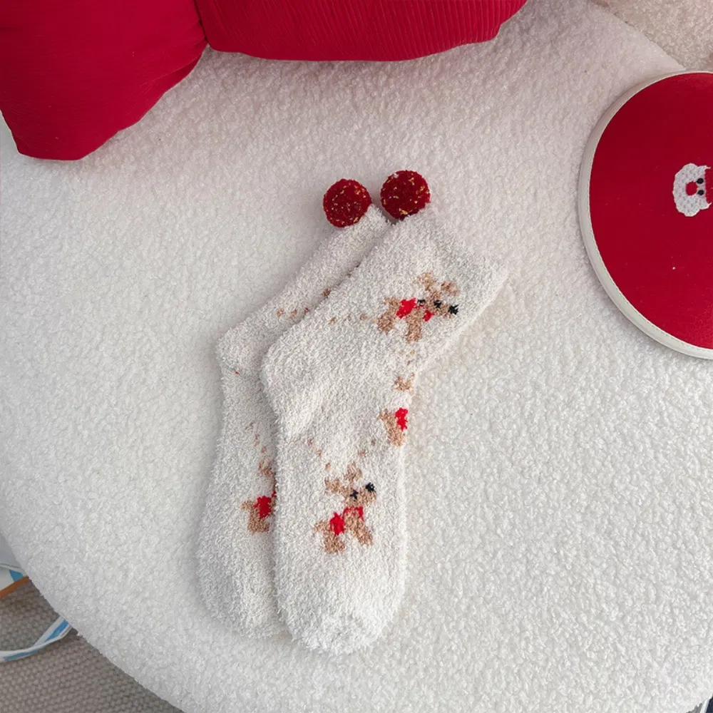 Meias de Natal Femininas 2024 Novas Meias de Coral Fleece de Desenho Animado até o Meio da Panturrilha Quentes