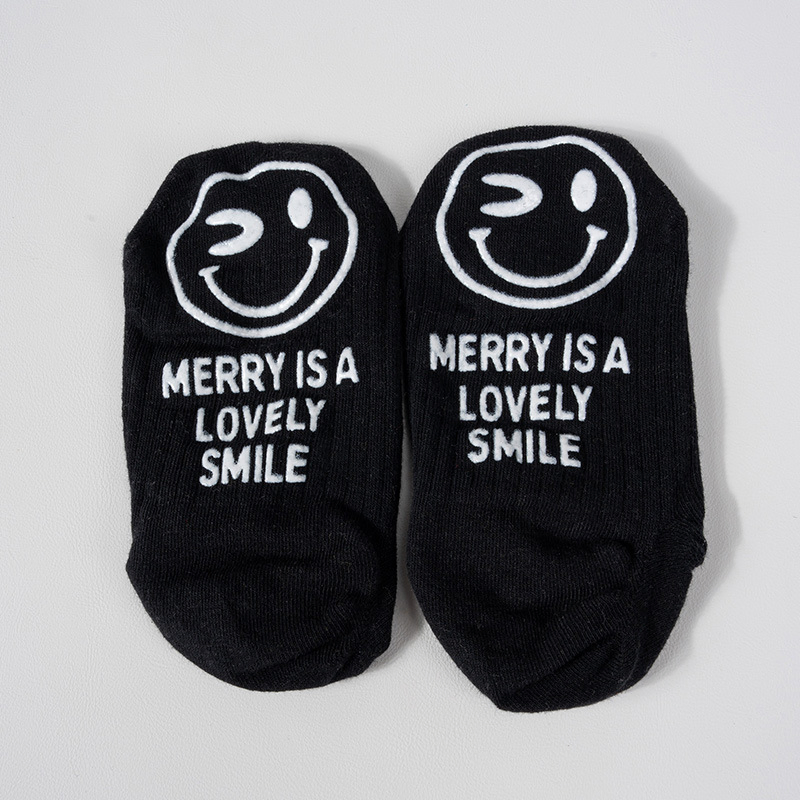 Peoeiras invisíveis Xianghui invisíveis para pés com estampado Smile Thin Non-Slip Ankle Para as mulheres