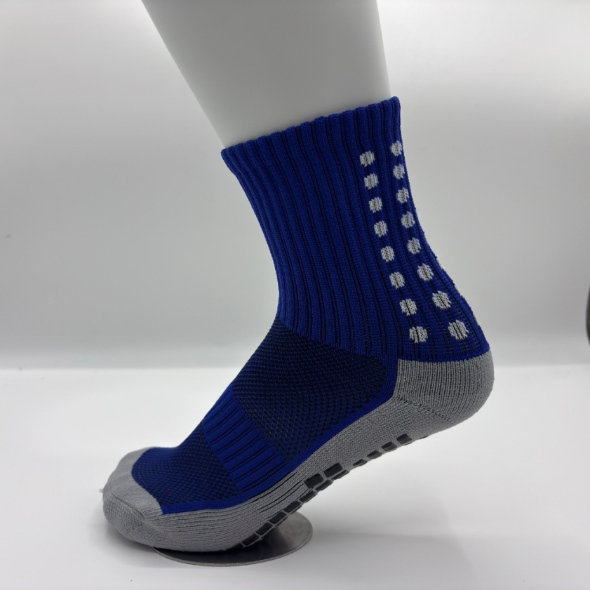 Meias esportivas personalizadas antiderrapantes com malha e aderência para basquete e futebol