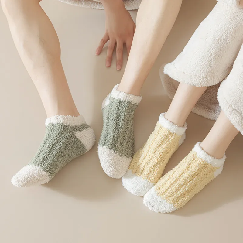 2026 Meias Térmicas Quentes Personalizadas de Terry Fuzzy para o Inverno para Mulheres