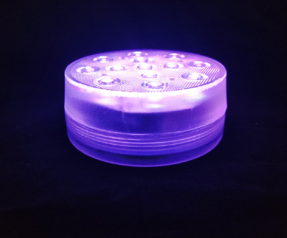 Submersible pool light structure