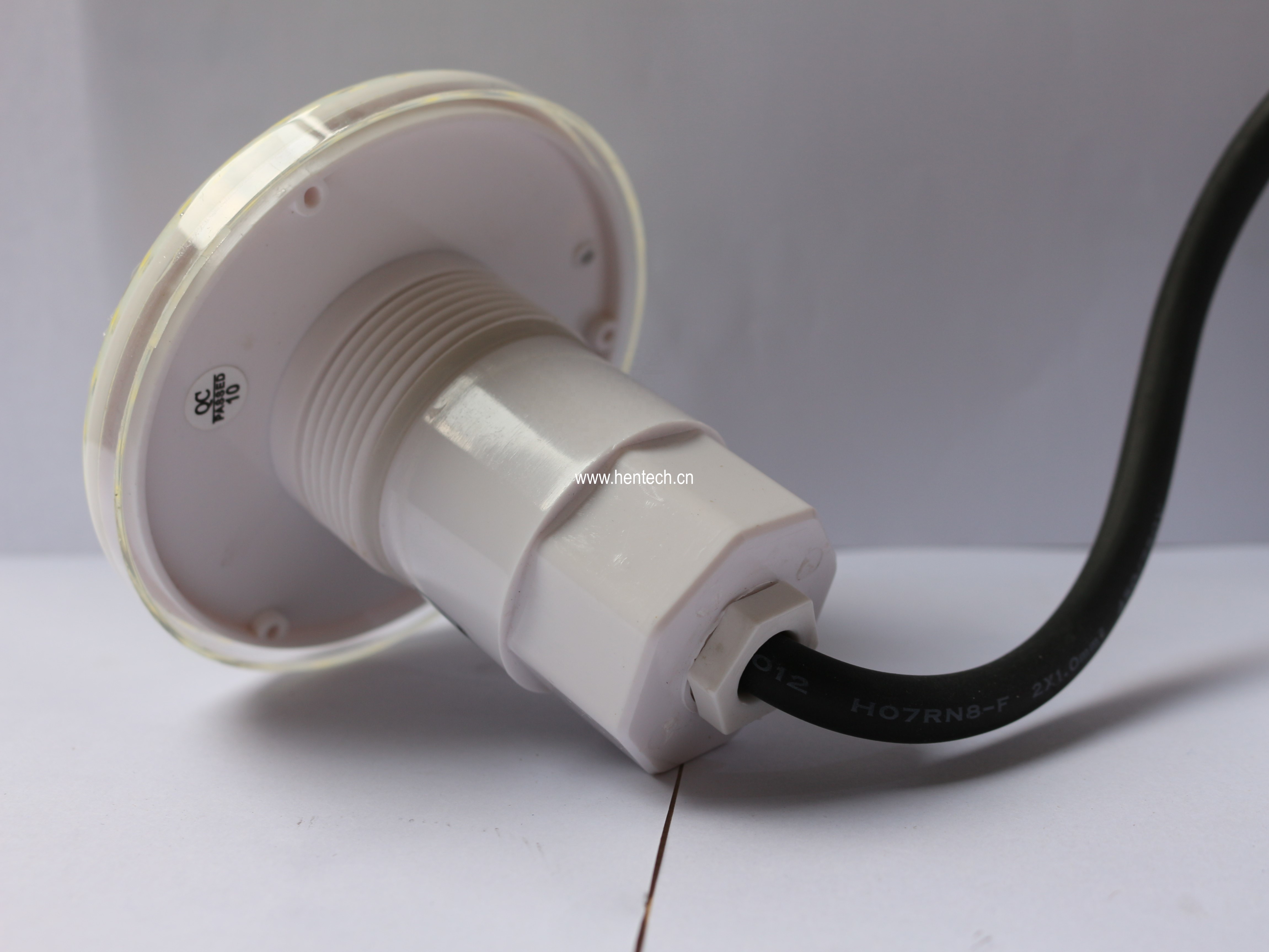 Hentech 1.5 Inch Ttrhread IP68 Rated PC Swimming Pool Light for Decorative Concrete Pools DC/AC 12V Input 2 -Year Warranty