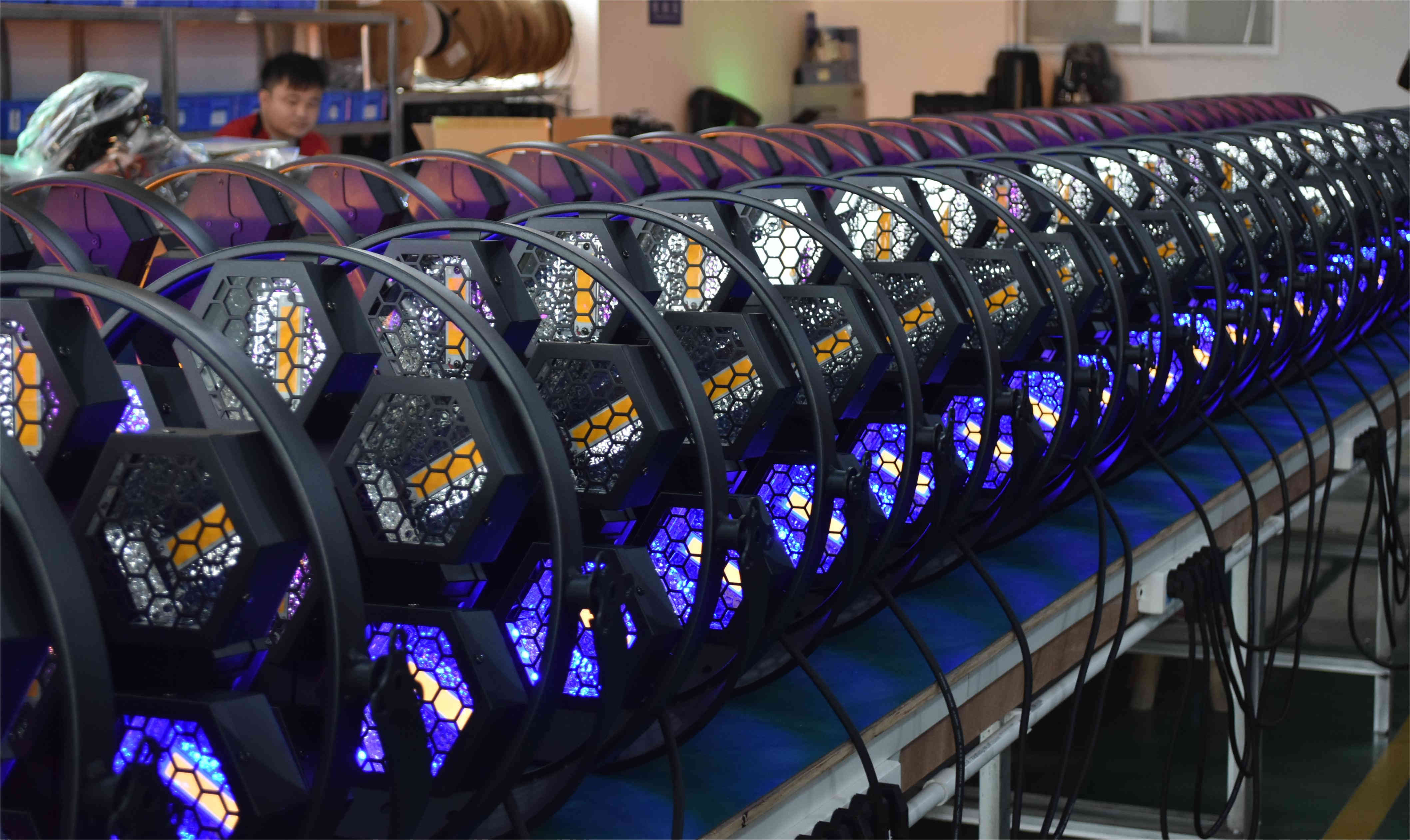 Redsun Stage Lighting 18 4-in-1 Full-color Dyed Par Lights Wedding Performance Lighting Flash Voice Control Equipment