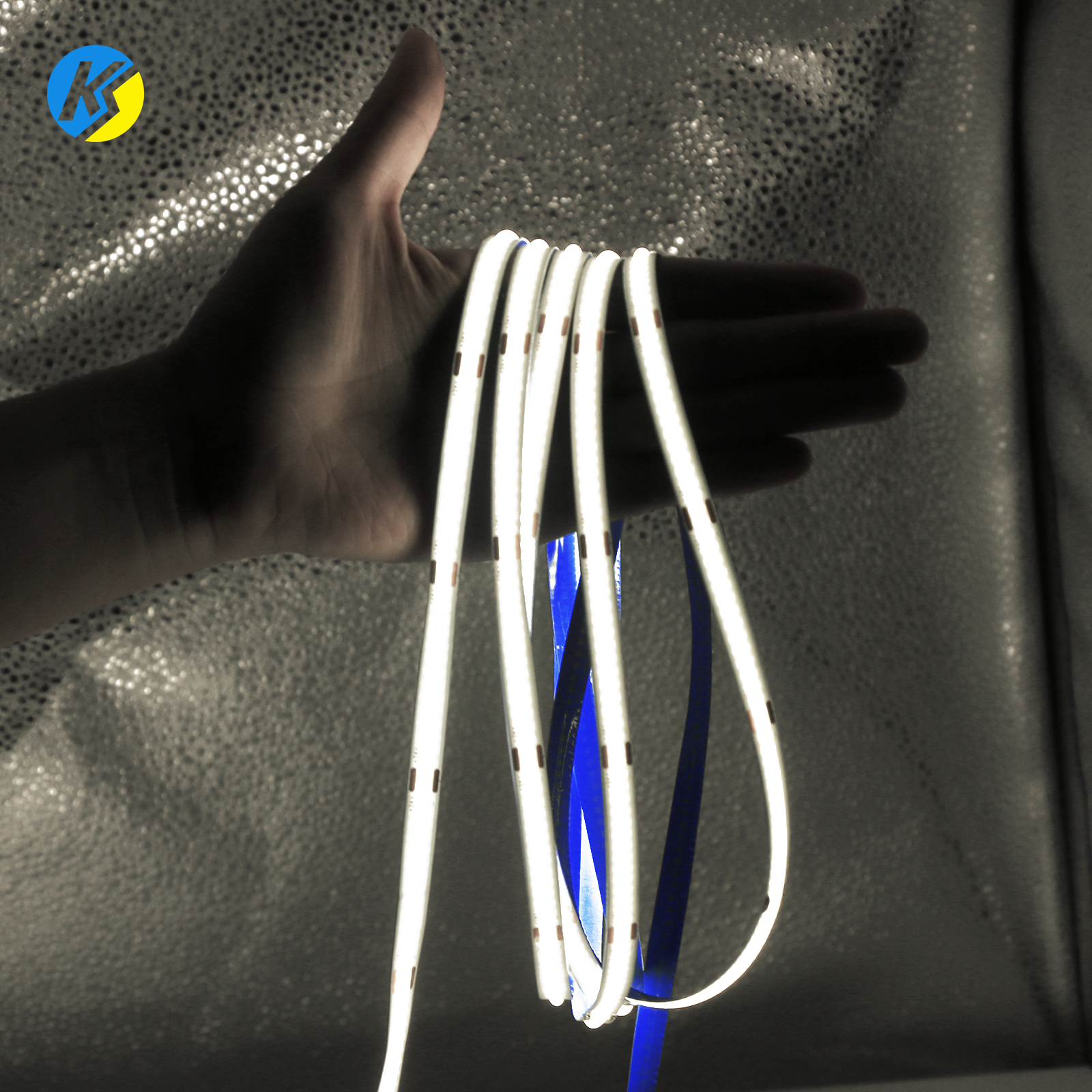 320 LEDs 8mm Wide 10W/m R90 COB IP67 Rated Remote Control USB 6000K Cool White LED Strip Light