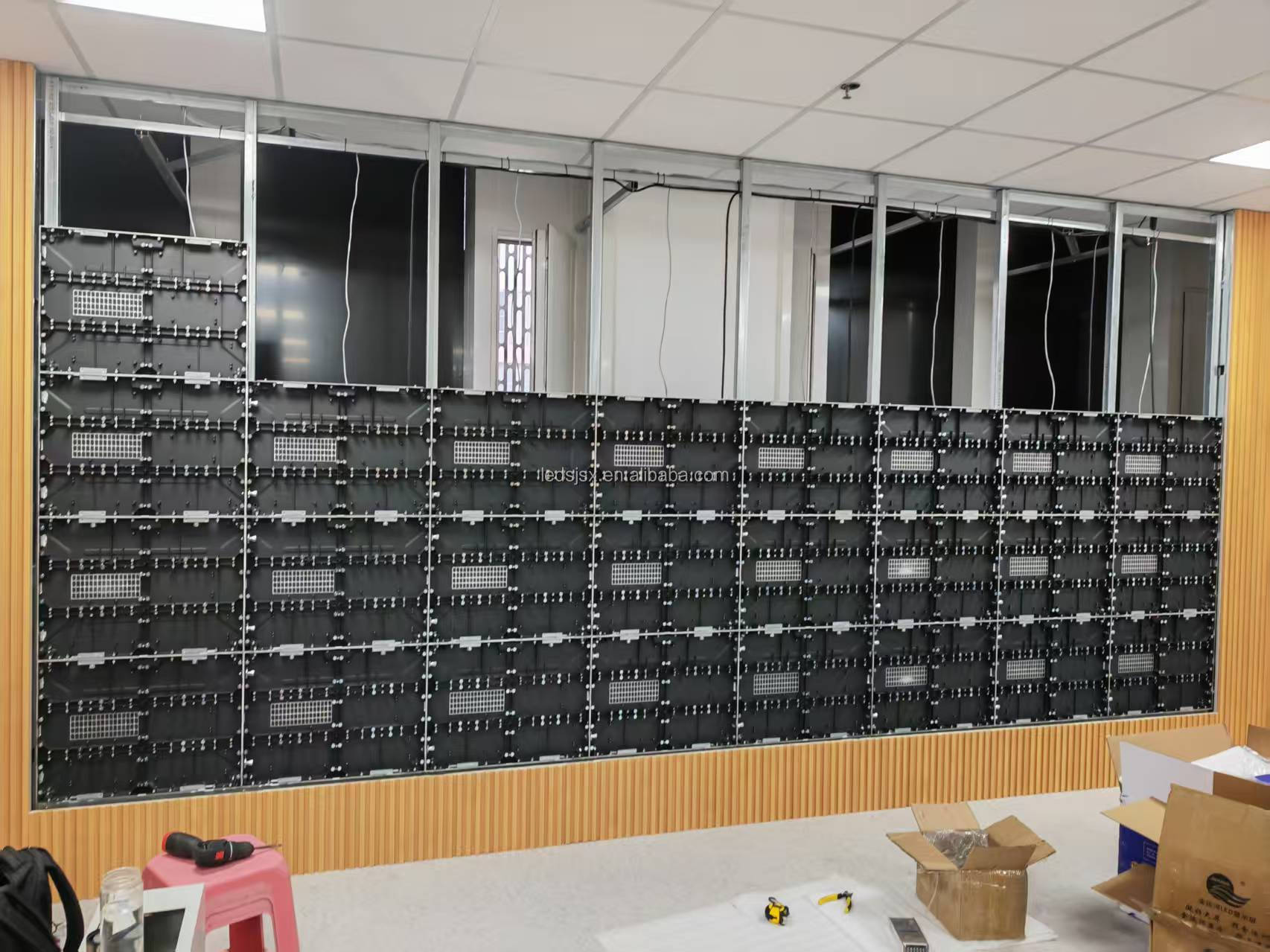 Seamless Splicing P1.8 LED Cabinet 640MMx480MM Indoor High-Def Display Panel