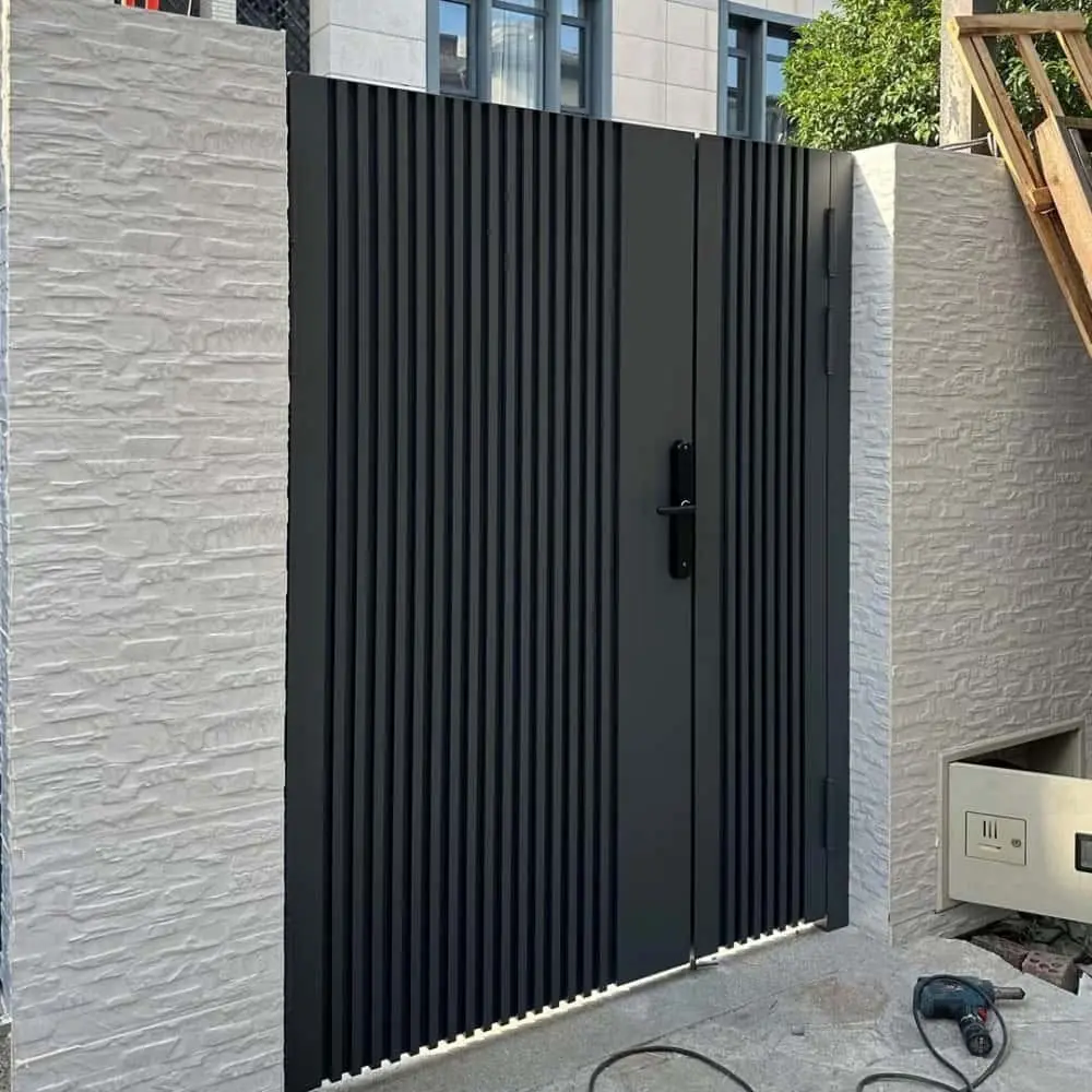 China Aluminum Alloy Courtyard Gate | Custom Villa Swing Main Gate - DERCHI Manufacturer, Manufacturers