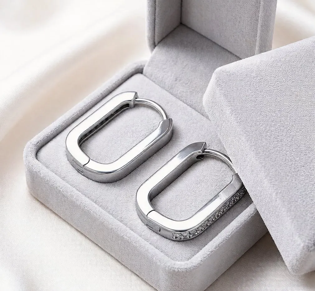 925 أقراط فضية على شكل بيضاوي بشكل حرف U بسيطة ومتعددة الاستخدامات مرصعة بالألماس