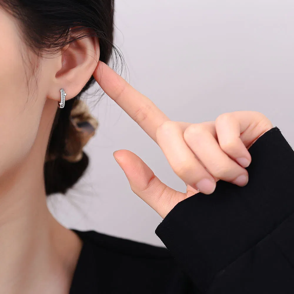أقراط يومية مزينة بنجوم كبيرة وصغيرة، أنيقة وبسيطة