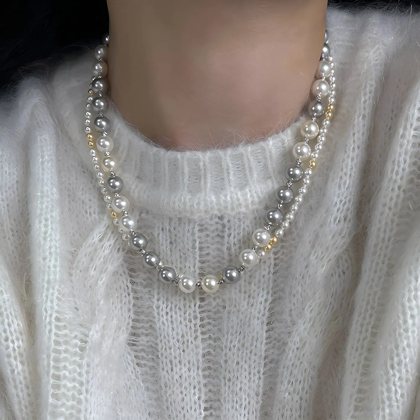 قلادة لؤلؤ مزدوجة الطبقات ملونة مختلطة سلسلة سويتر فرنسية ثقيلة الوزن سلسلة خفيفة فاخرة على عظمة الترقوة