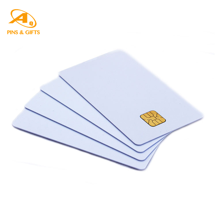 بطاقات هوية شفافة بلاستيكية مخصصة من NXP مصنوعة من PVC مع تقنية NFC 5K وبطاقات RFID وبطاقات ائتمان مسبقة الدفع وبطاقات ذكية RFID وبطاقات شريط مغناطيسي
