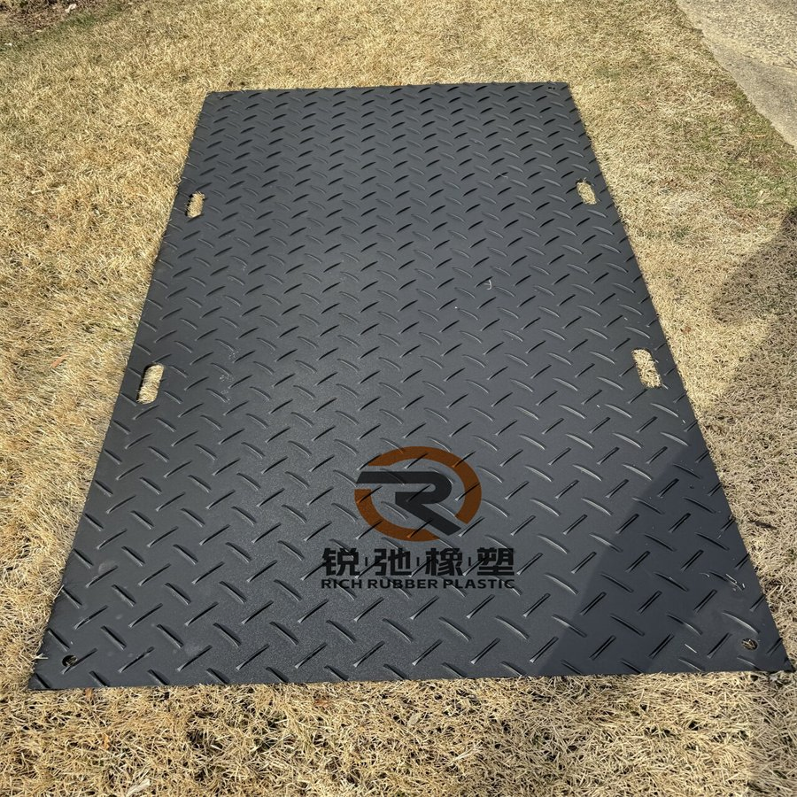 4'8FT 1220*2440*12.7mm 2500*3000*38mm حصائر الأرض حصائر الشاحنات حصائر تاف تراك ممرات المشاة حصائر حماية الأرض طرق مؤقتة