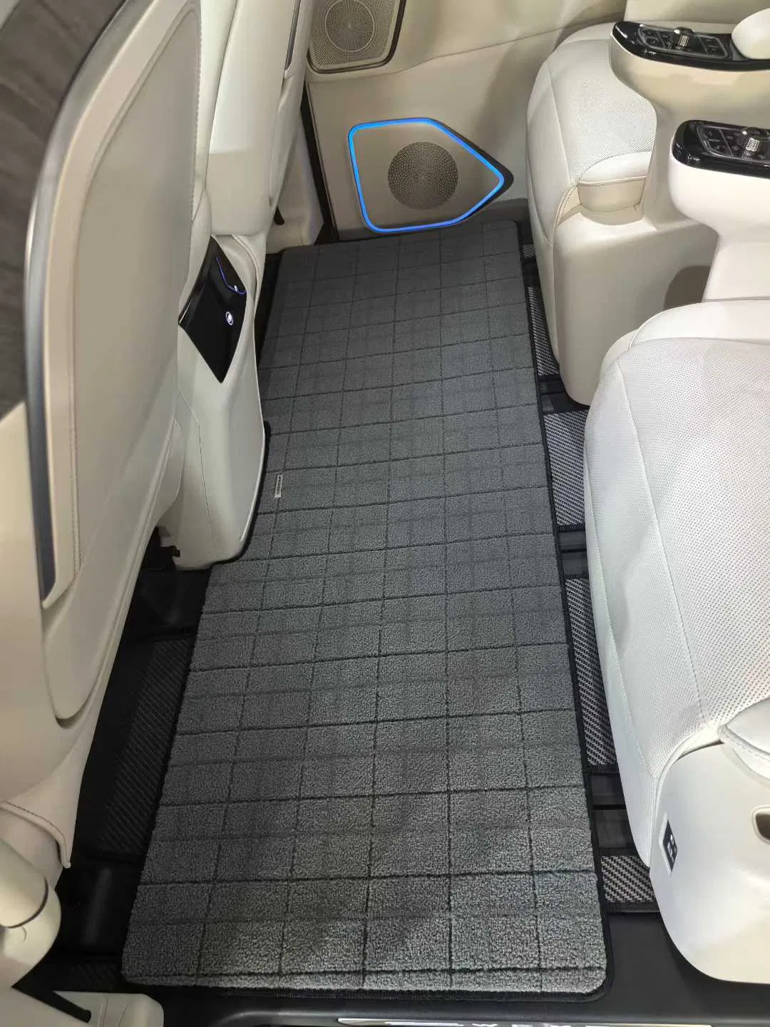ملحقات السيارات سجادة أرضية فاخرة مخصصة لسيارات MPV 3D سجادات السيارات