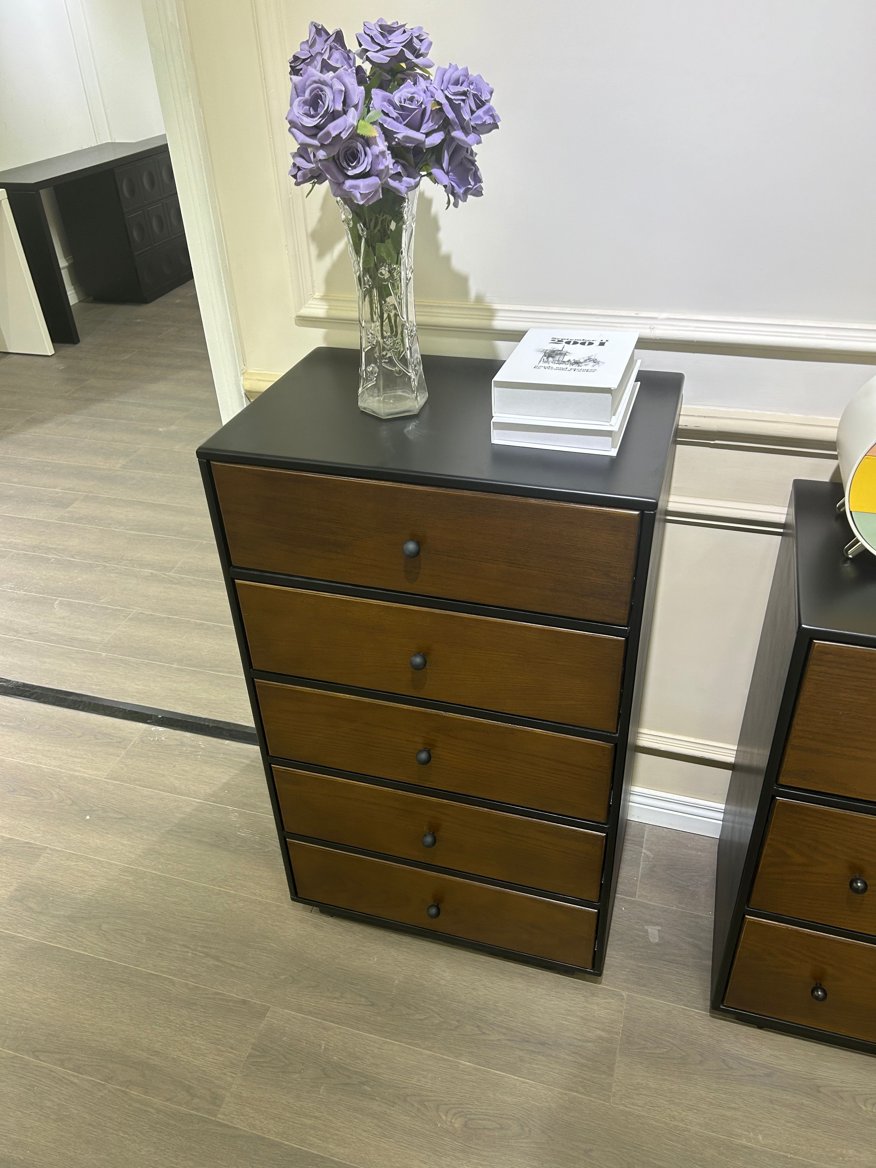 Dressing Cabinet Feature Right