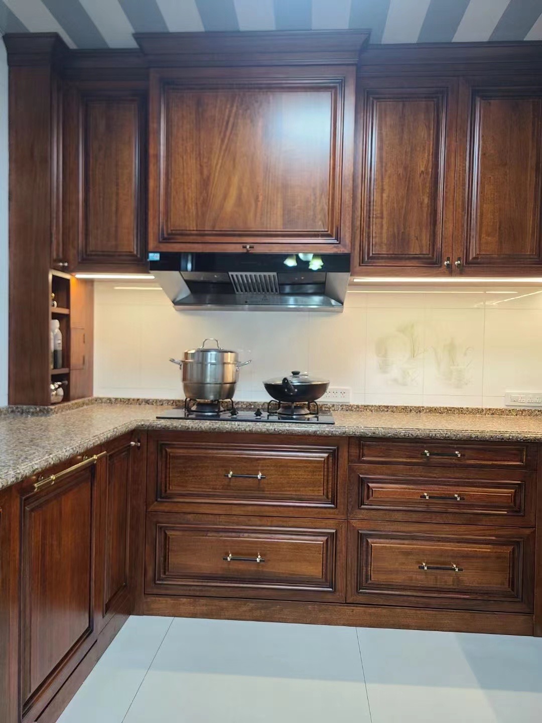 kitchen cabinet
