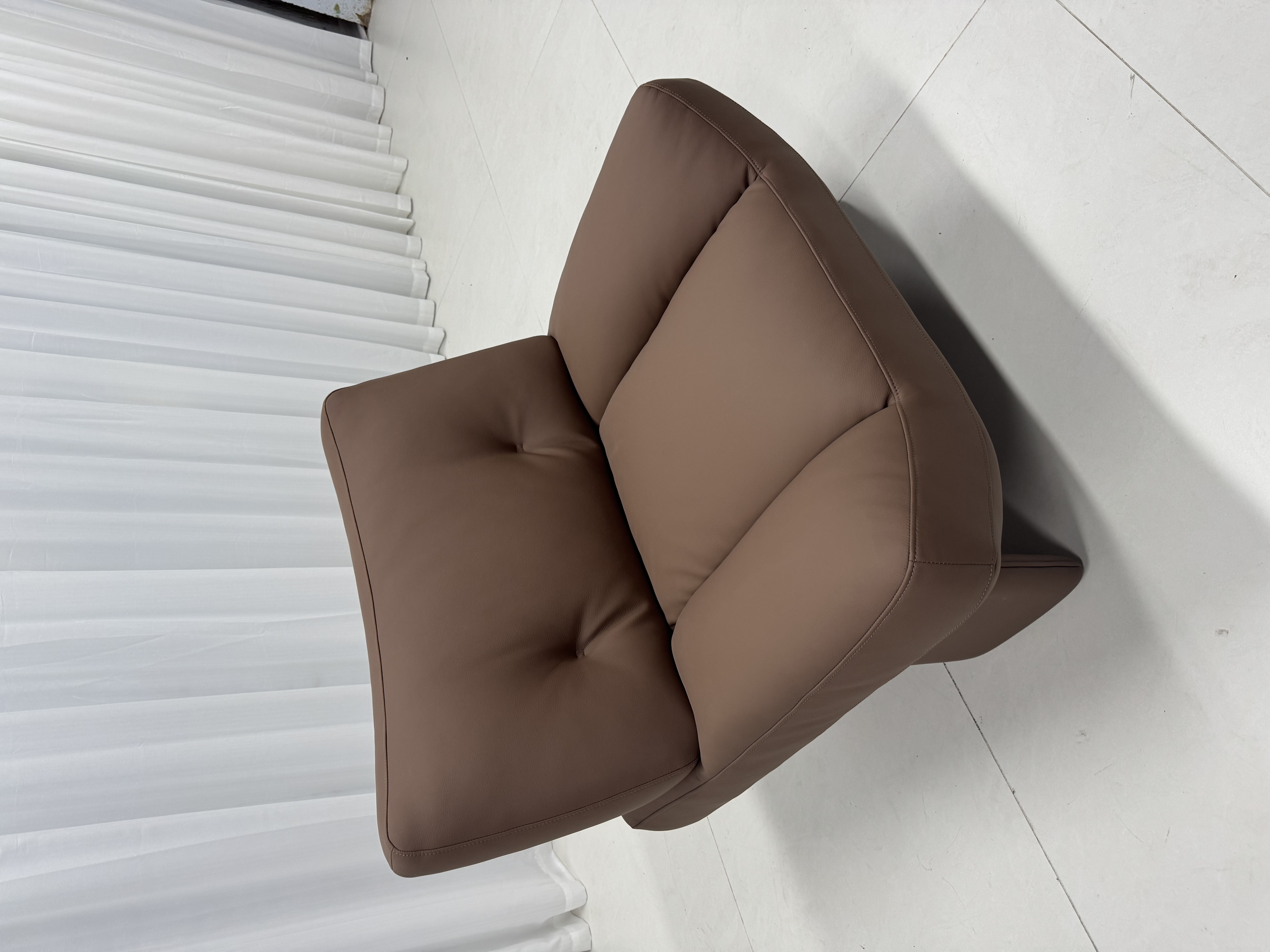 Full Leather Upholstery Modern Leisure Lounge Chair with High-Density Foam for Apartment &amp; Hotel Living Rooms