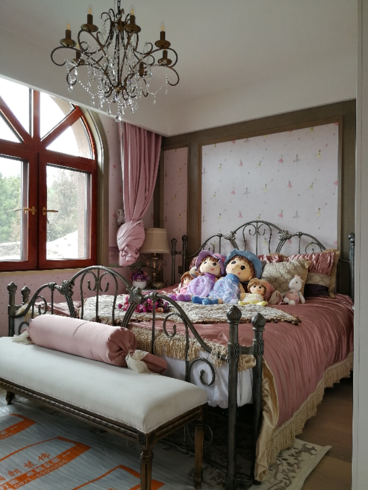 Modern 1.5 White Princess Ironwork Bedframe High-Grade European 1.8 m Double Bed Durable Metal Frame Portable for Bedroom