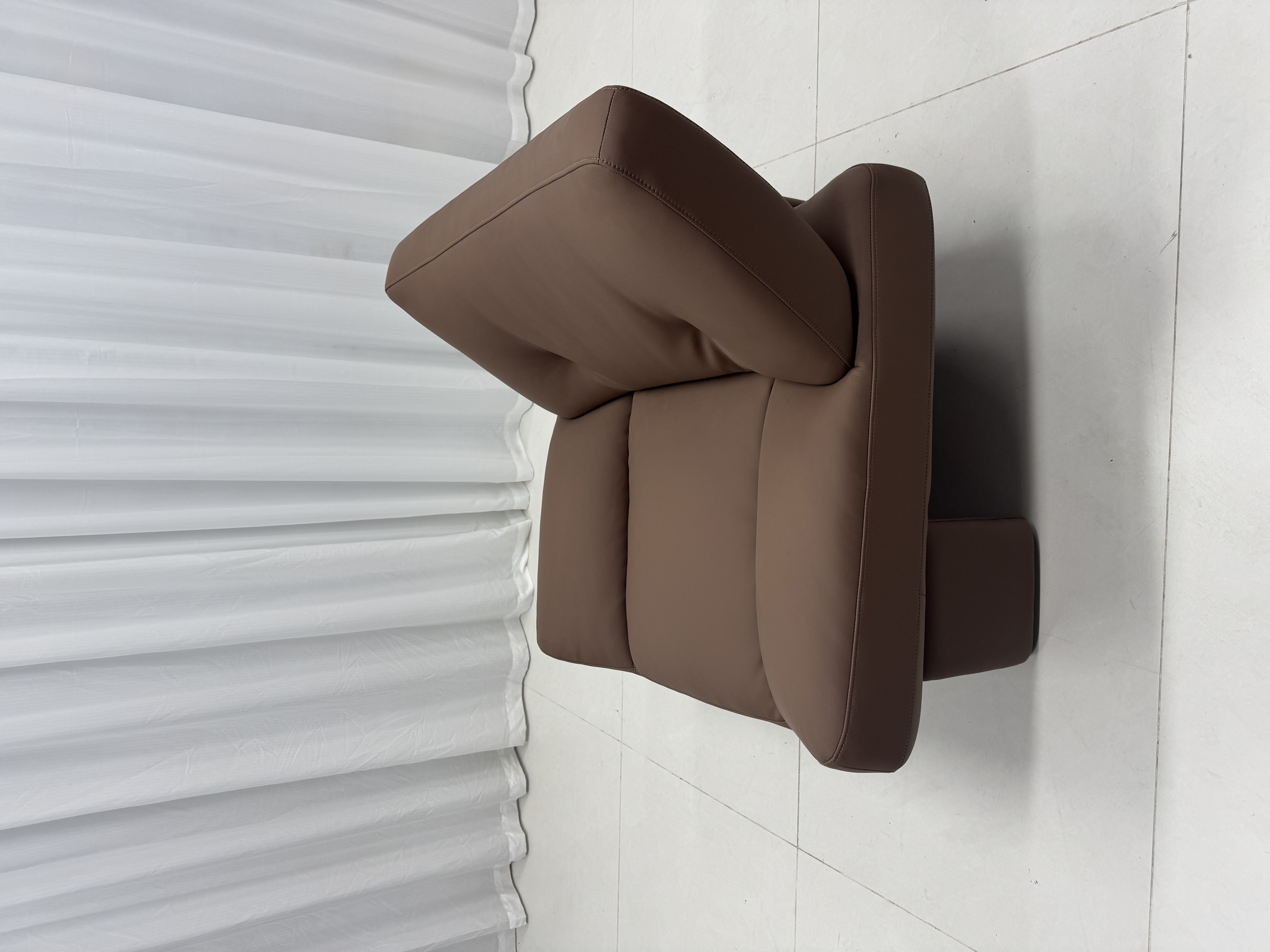 Full Leather Upholstery Modern Leisure Lounge Chair with High-Density Foam for Apartment &amp; Hotel Living Rooms