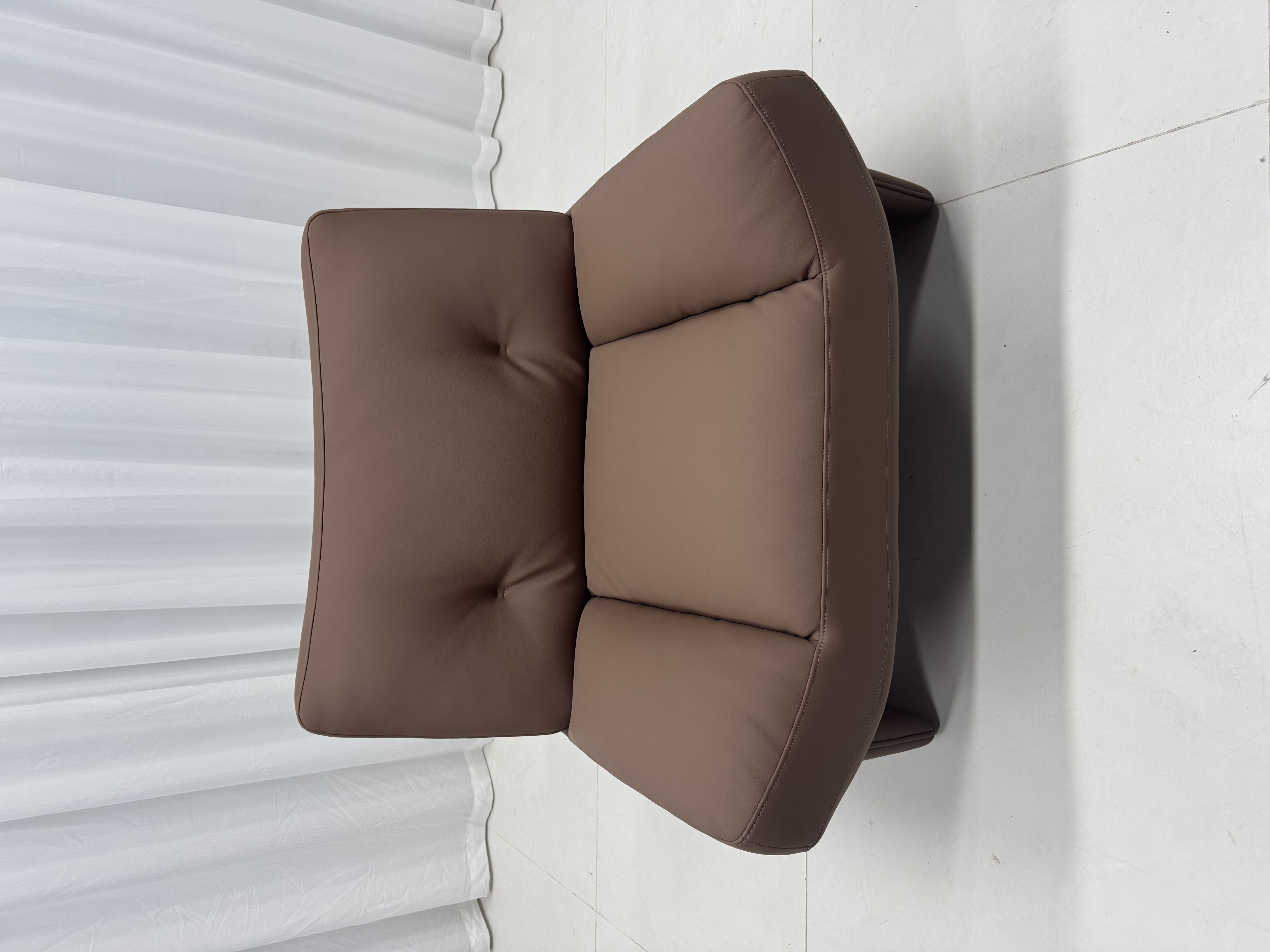 Full Leather Upholstery Modern Leisure Lounge Chair with High-Density Foam for Apartment &amp; Hotel Living Rooms