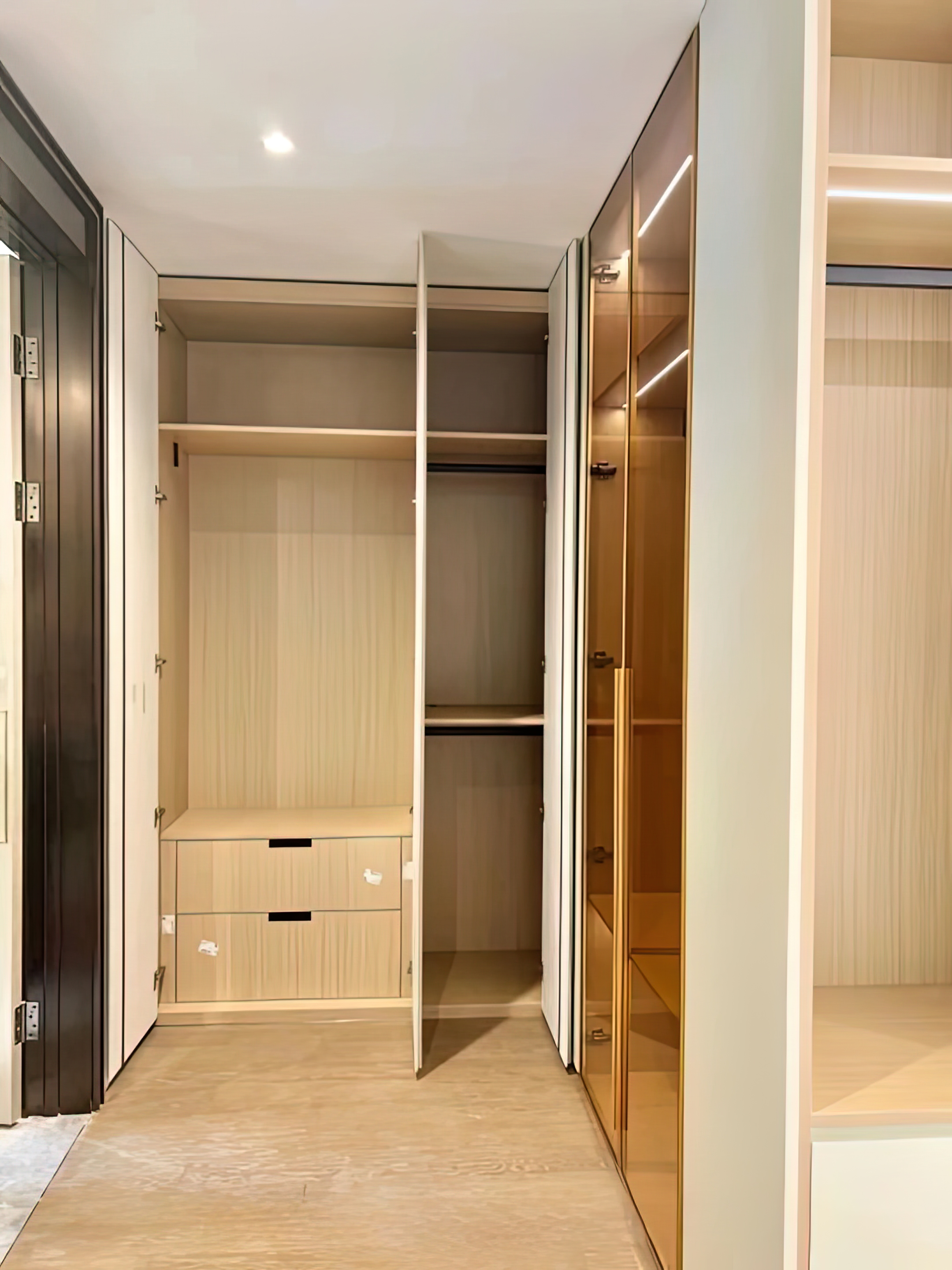 JINGSHUN French Wood Cabinet Light Luxury Adjustable Sliding Doors Eco-Friendly Large Capacity Closet Wardrobe Storage Systems
