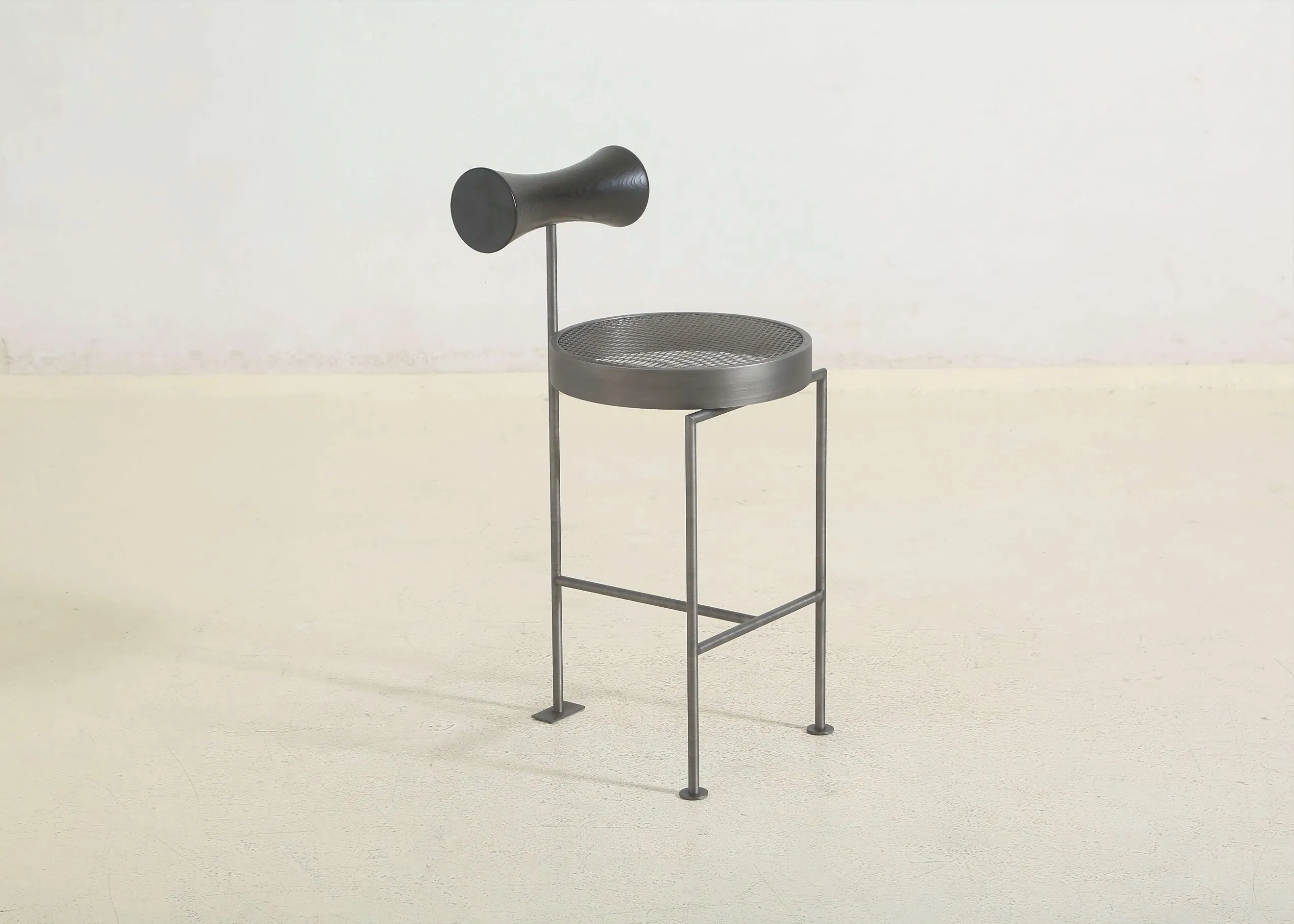 Creative Design Hotel Cafe Restaurant Black Bar Chair Living Room Metal Frame with Wood Accent High Chair Furniture