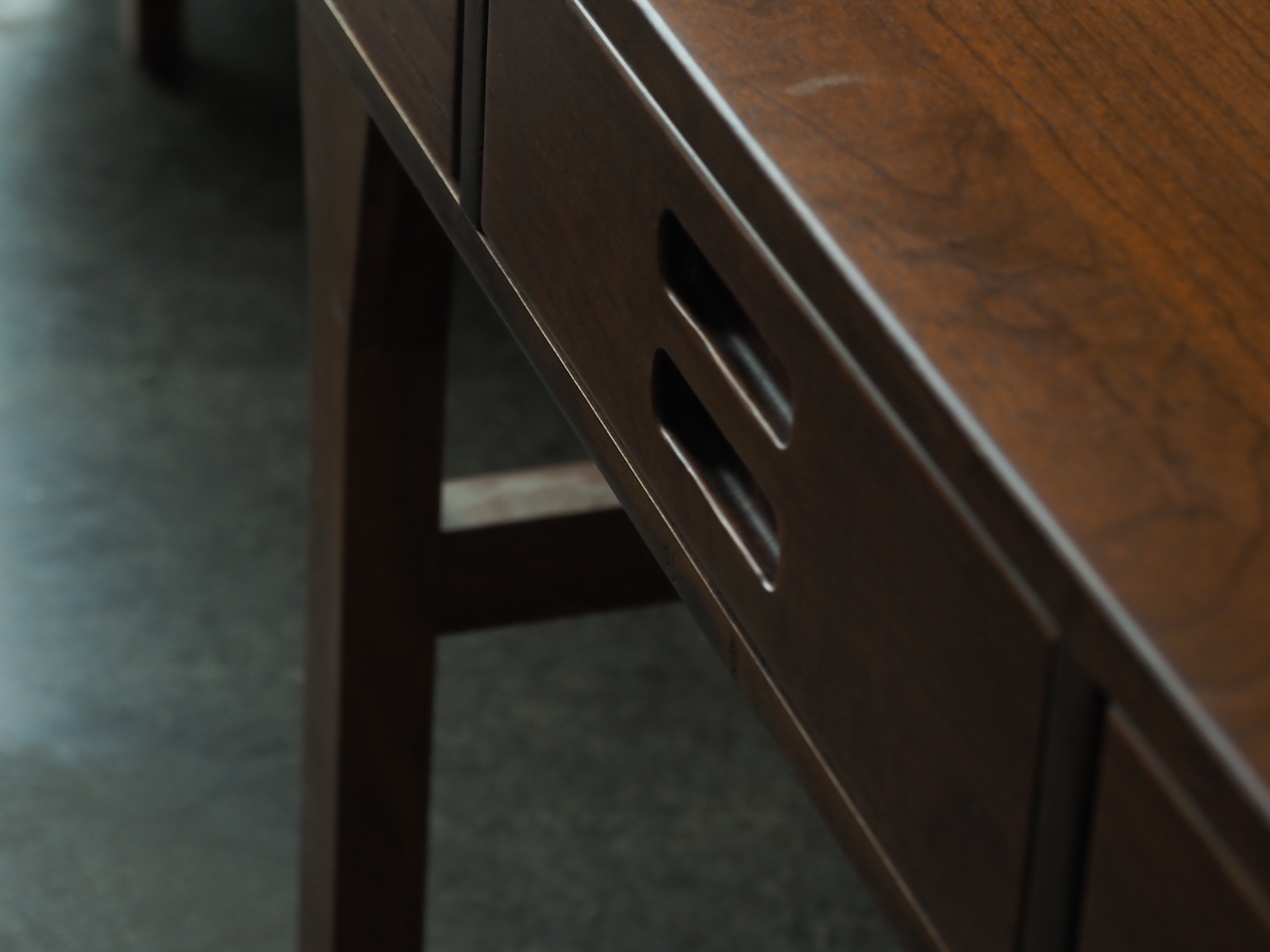 Modern Luxury Home Office Desk with Drawers Contemporary Executive Writing Table Wooden Workstation Furniture