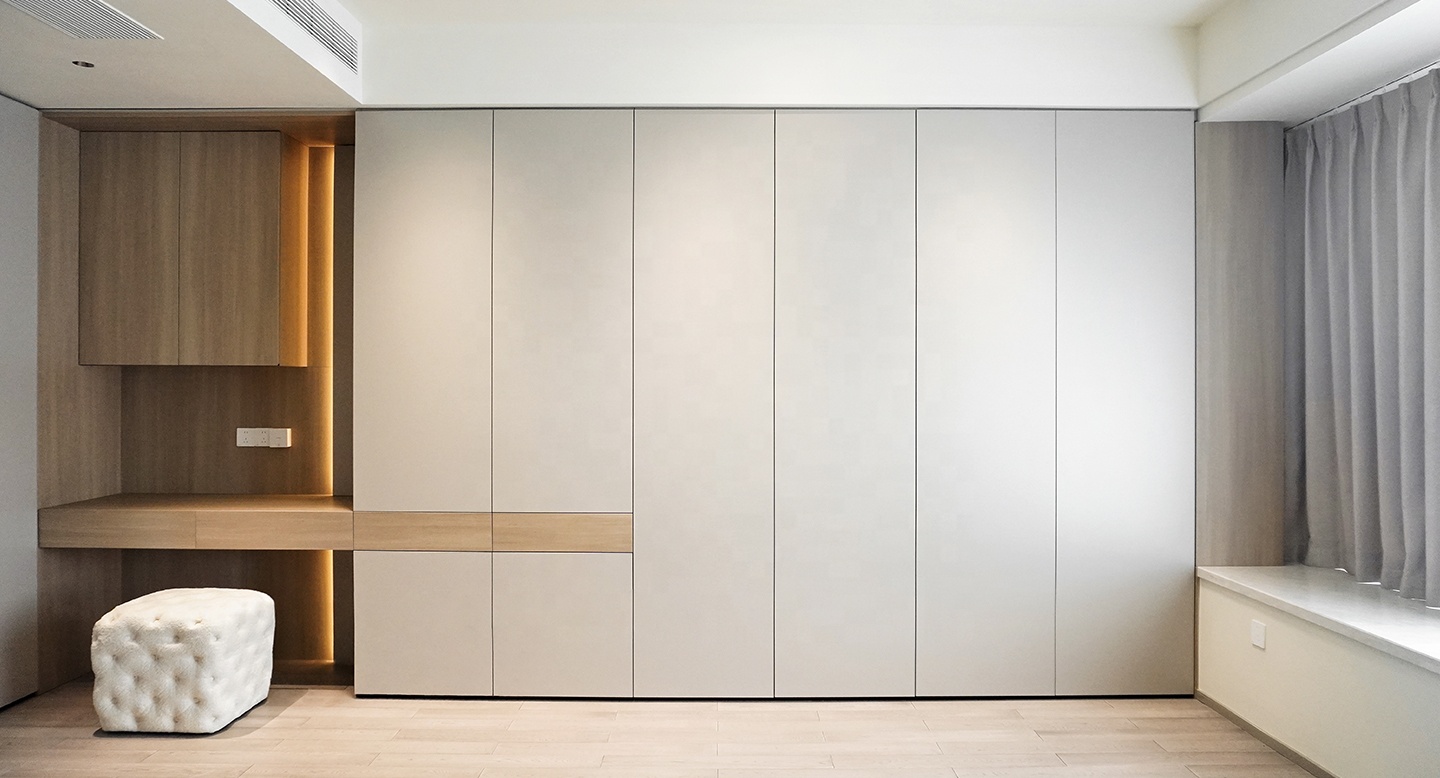 Custom Built-in Modern Wardrobe with Vanity Multifunctional Adjustable Design for Apartment Bedroom Furniture