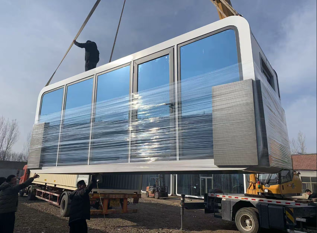 Portable Space Capsule Hotel Container House 20-foot 40-foot Prefabricated Modular School Office Pods Home Pods Bedroom Living