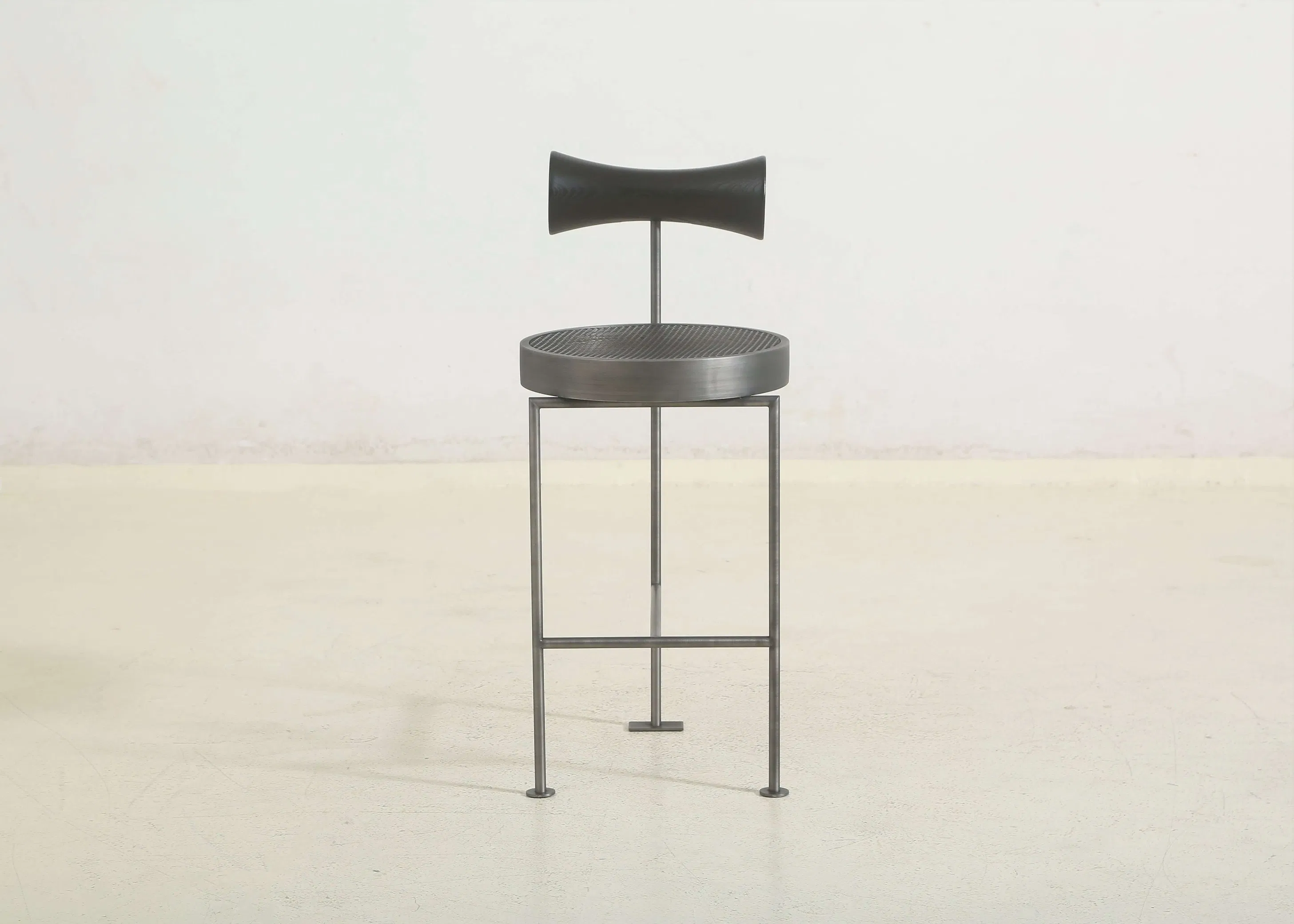 Creative Design Hotel Cafe Restaurant Black Bar Chair Living Room Metal Frame with Wood Accent High Chair Furniture