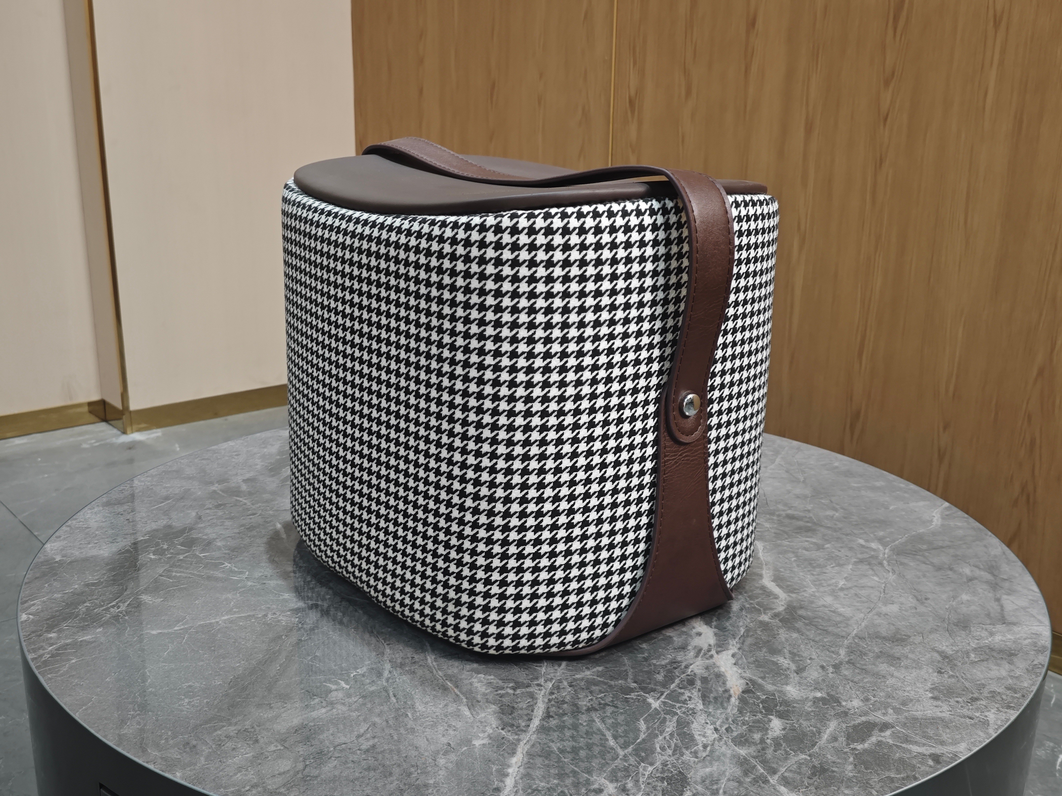 Modern Italian Design Mobile Entryway Stool Contemporary Shoe Bench for Living Room Furniture