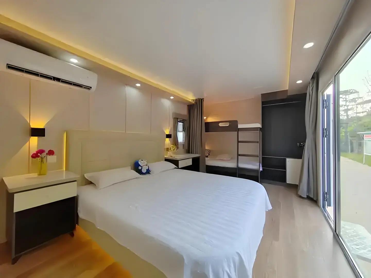 Portable Space Capsule Hotel Container House 20-foot 40-foot Prefabricated Modular School Office Pods Home Pods Bedroom Living