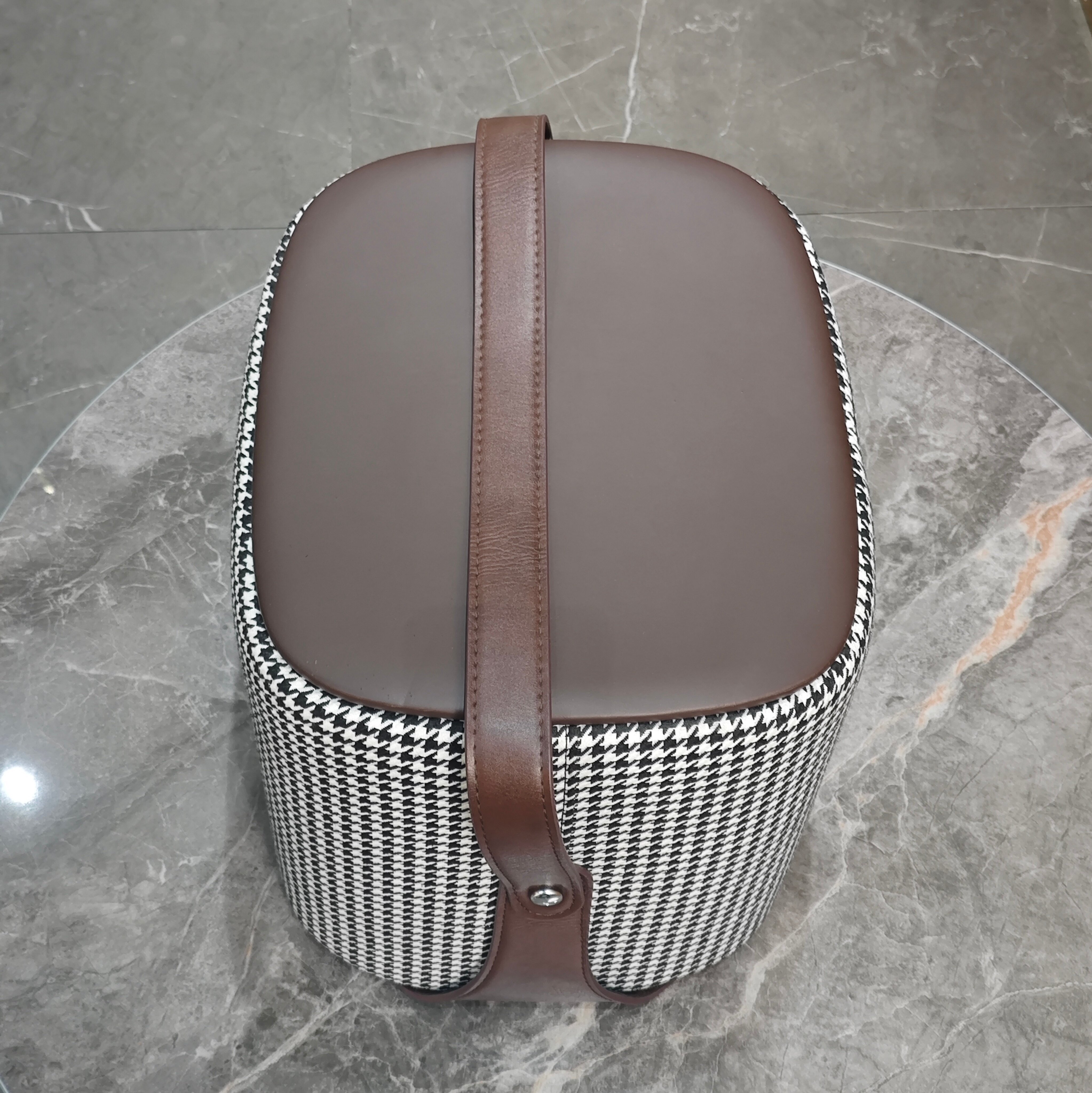 Modern Italian Design Mobile Entryway Stool Contemporary Shoe Bench for Living Room Furniture