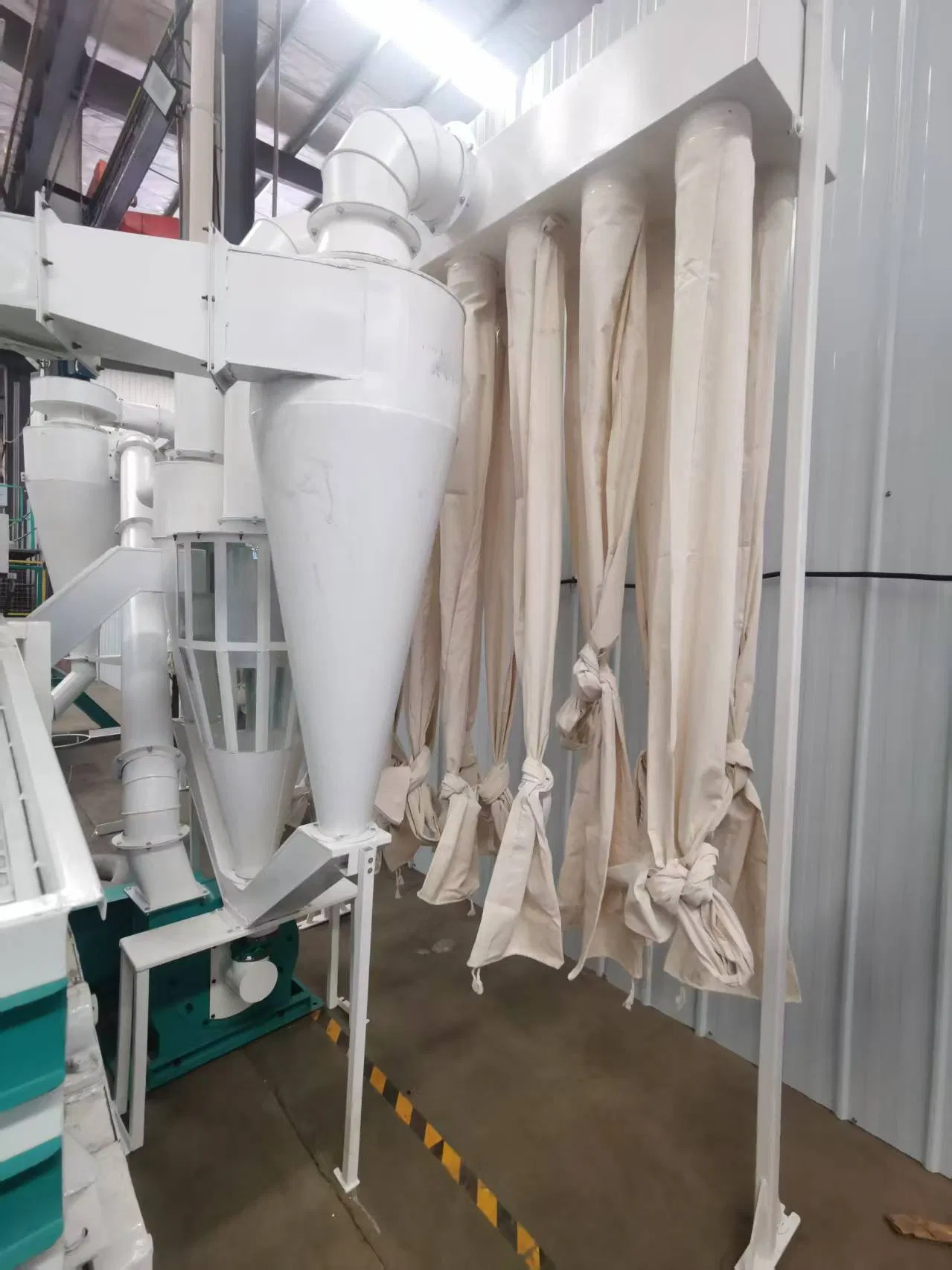 Máquina de Molienda de Arroz Combinada 800-1000kg/H Tqlq50c Desstoneador Mlgt18 Descascaradora Mgzc70X5 Separador Mnms15A Blanqueadora SMS-34 Clasificador de Arroz Roto Máquina de Molino de Arroz