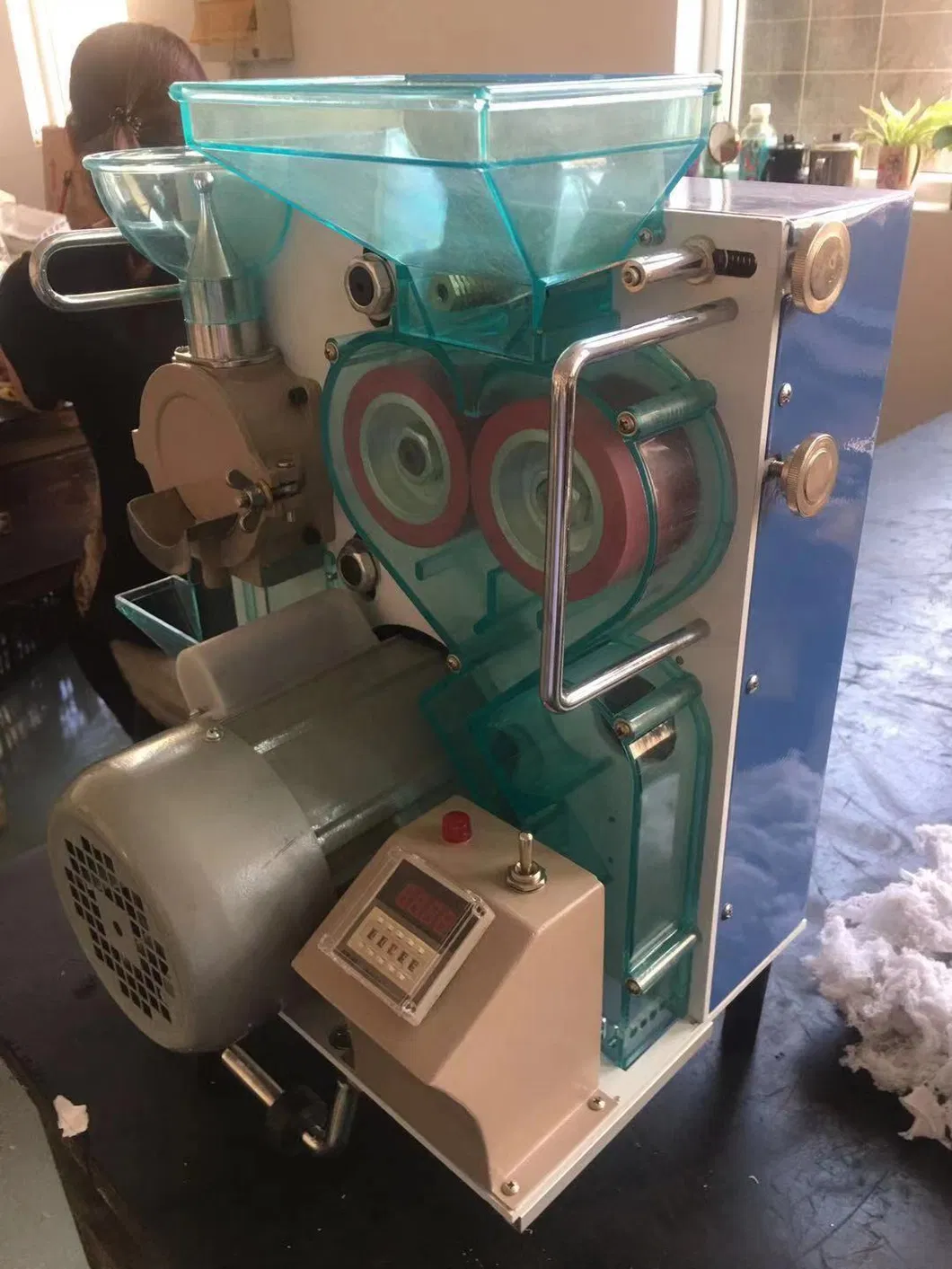 Jgmj8098 Máquina de prueba para laboratorio, uso de mini descascaradora de arroz, descascaradora de arroz, máquina de cáscara de arroz a pequeña escala