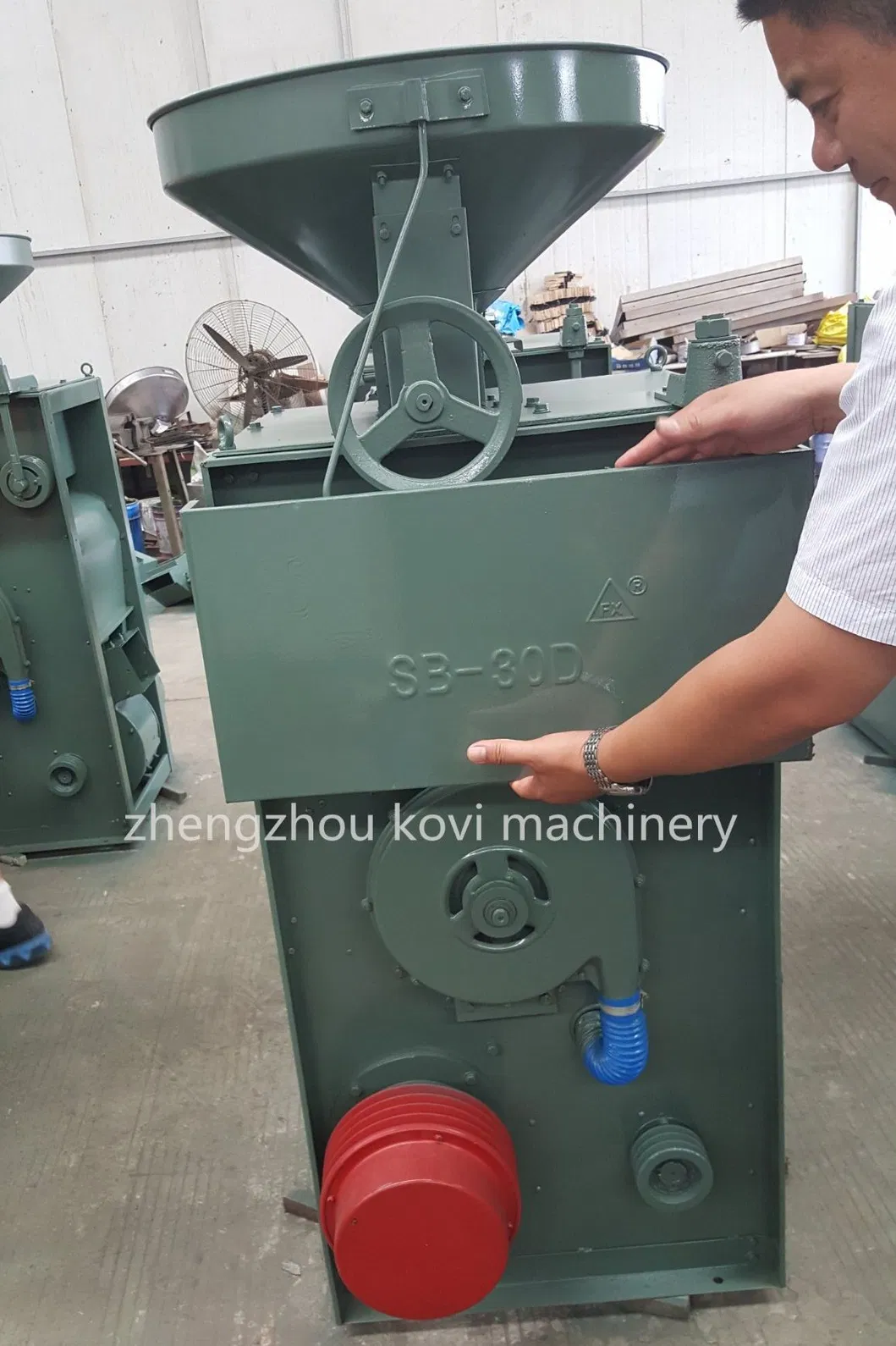 Máquina de Molienda de Arroz Sb30 Sb50 Arroz 1800-2300kg/H Máquina de Pulido Corea del Sur