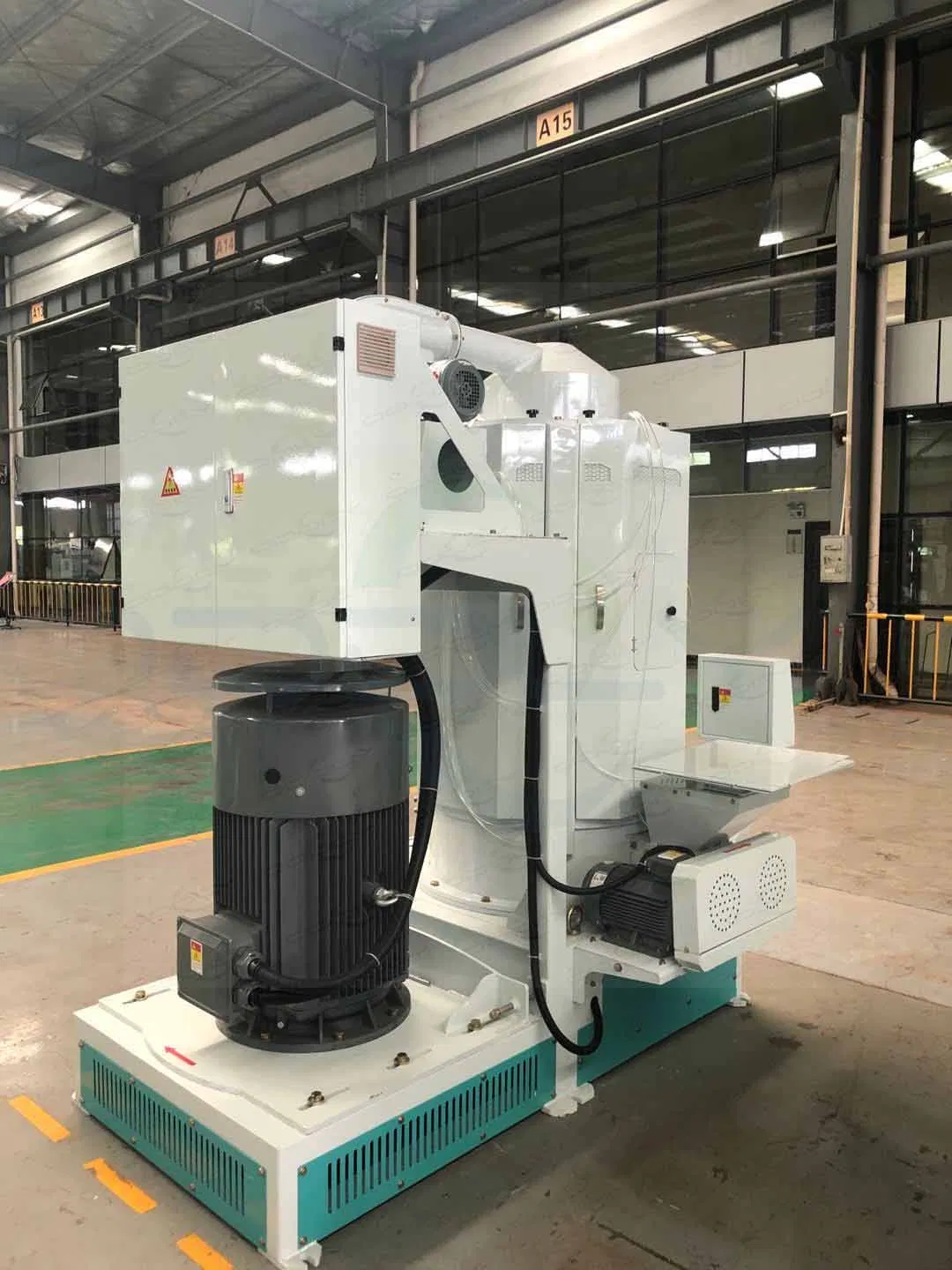 Suministro de fábrica Máquina de blanqueo de arroz con rodillo de esmeril vertical Mnml40/46