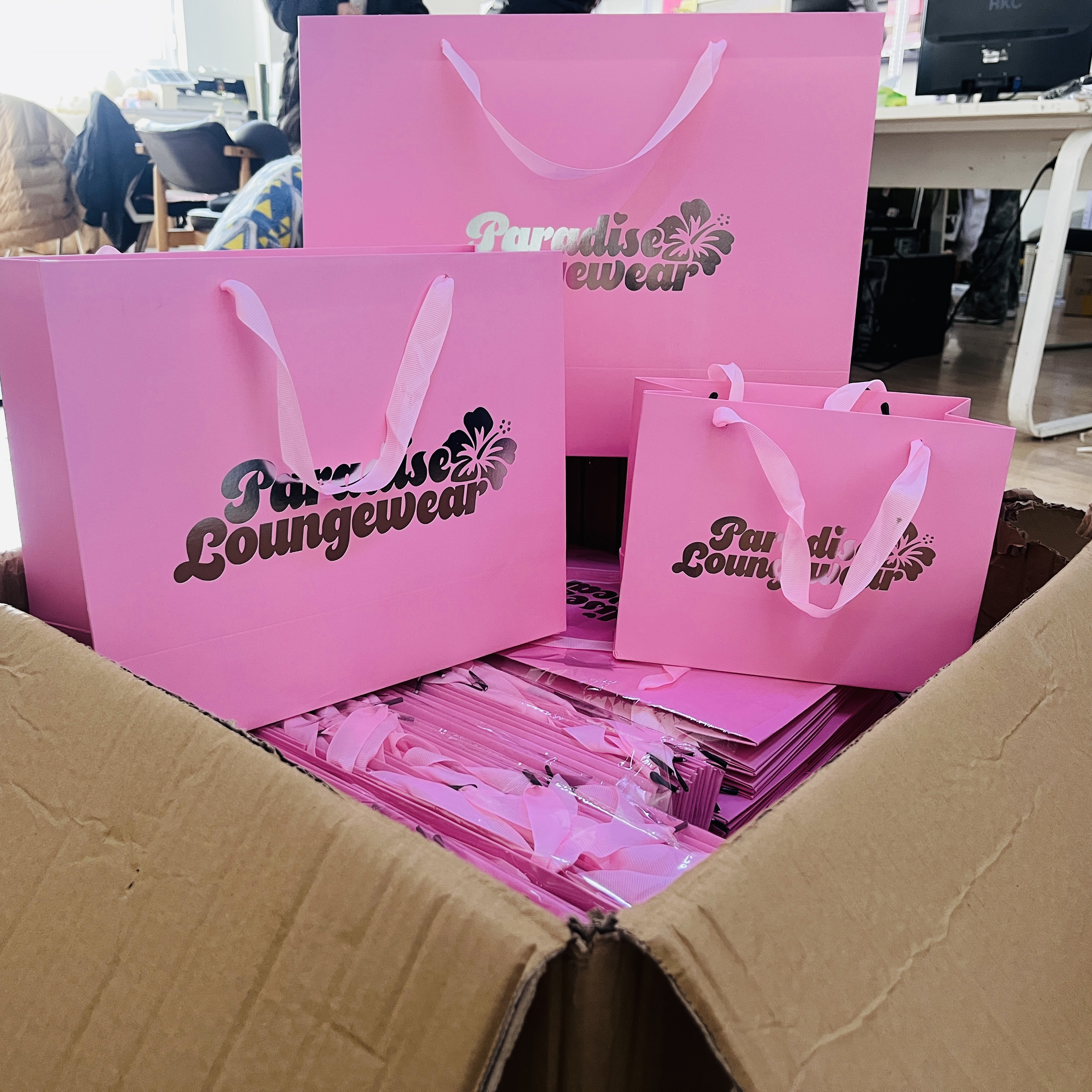 Customized Logo Printed Cardboard Packaging Bags Cardboard Paper Bags With Handle Paper Clothing Packaging Gift