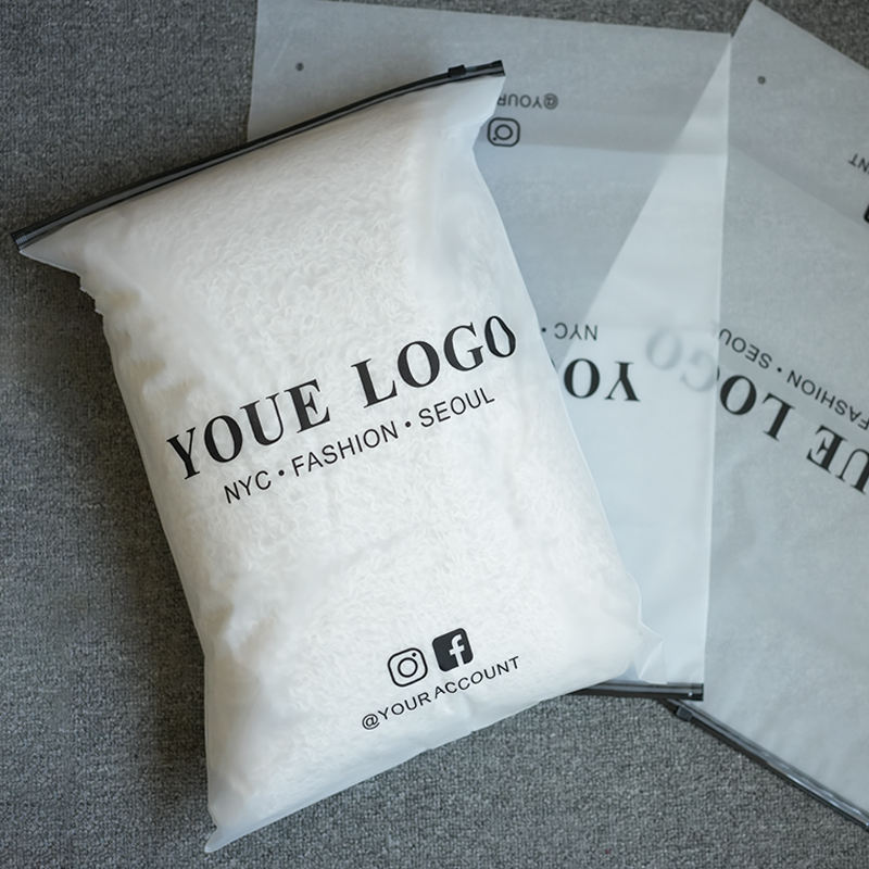 Luxury Custom Logo Clothing Bags Transparent Poly Zip Lock Packaging PE Material for Clothes &amp; Zipper Bags Plastic Packing Bags