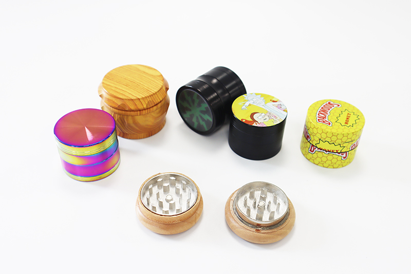 Hot Selling Product Custom Logo 4 Parts Four Layers Tobacco Herb Dry Flower Grinder Customized Design Printing Printed Grinders