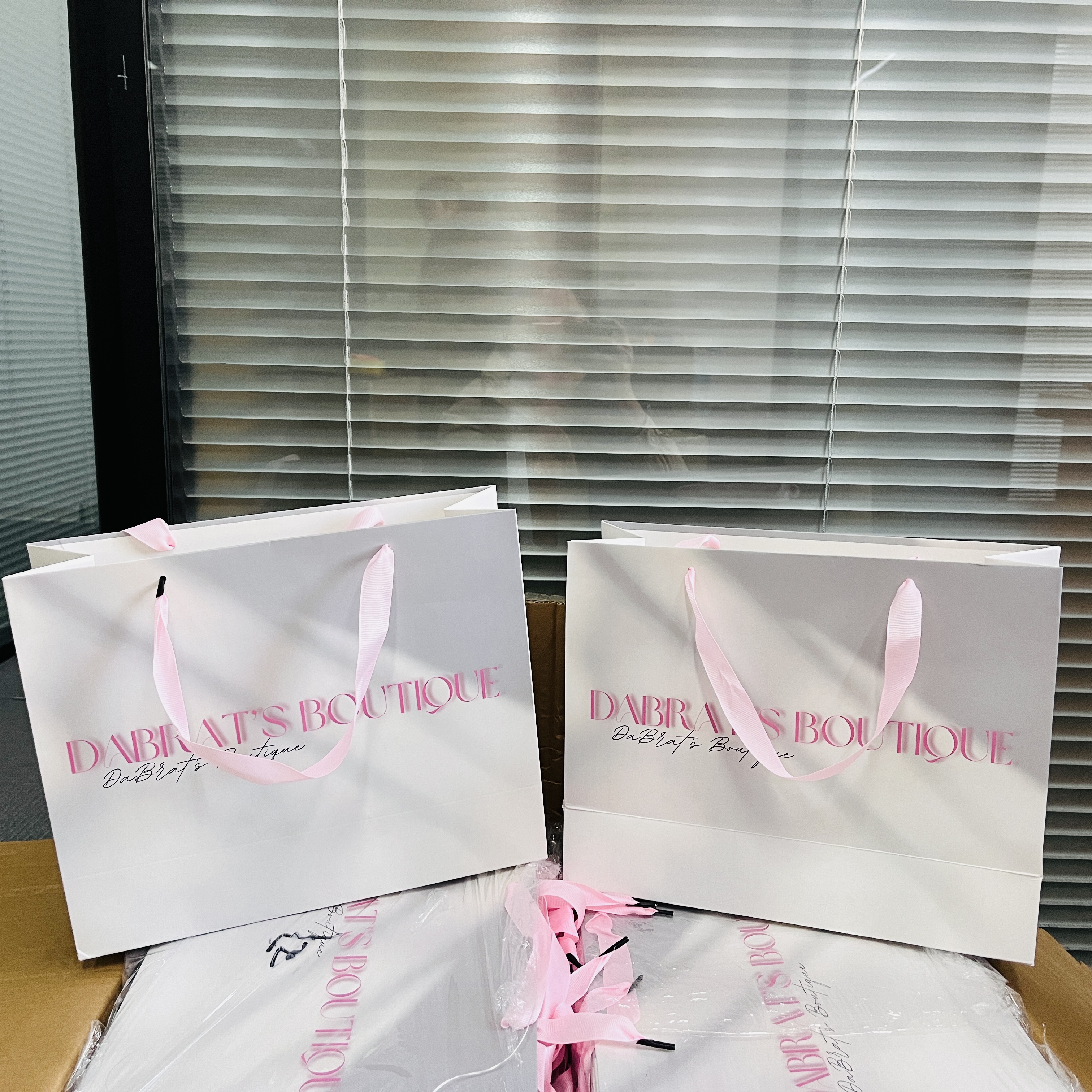 Customized Logo Printed Cardboard Packaging Bags Cardboard Paper Bags With Handle Paper Clothing Packaging Gift