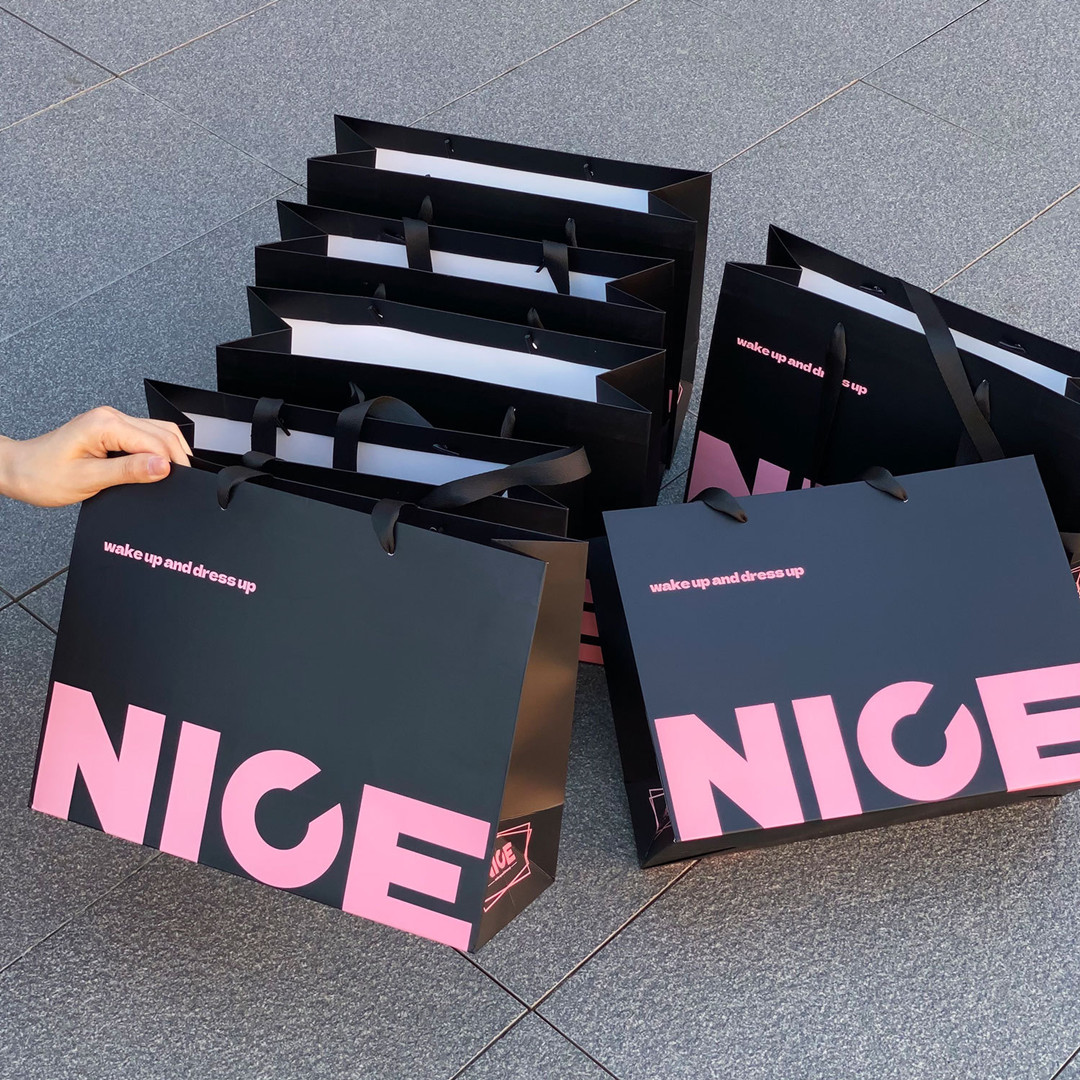 Custom Logo Printed Luxury Paper Gift Bag Packaging Carry Bag with Your Own Logo for Clothes Garments Men Women