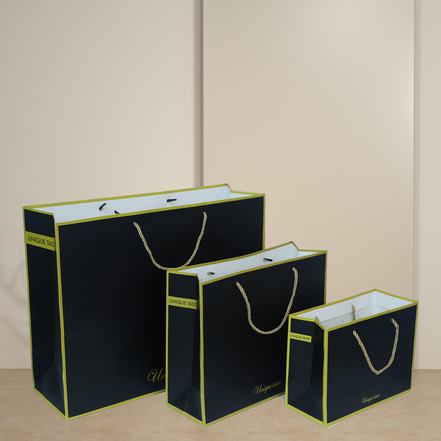 Retail Custom Logo Packaging Black Boutique Gift Paper Bags for Shopping