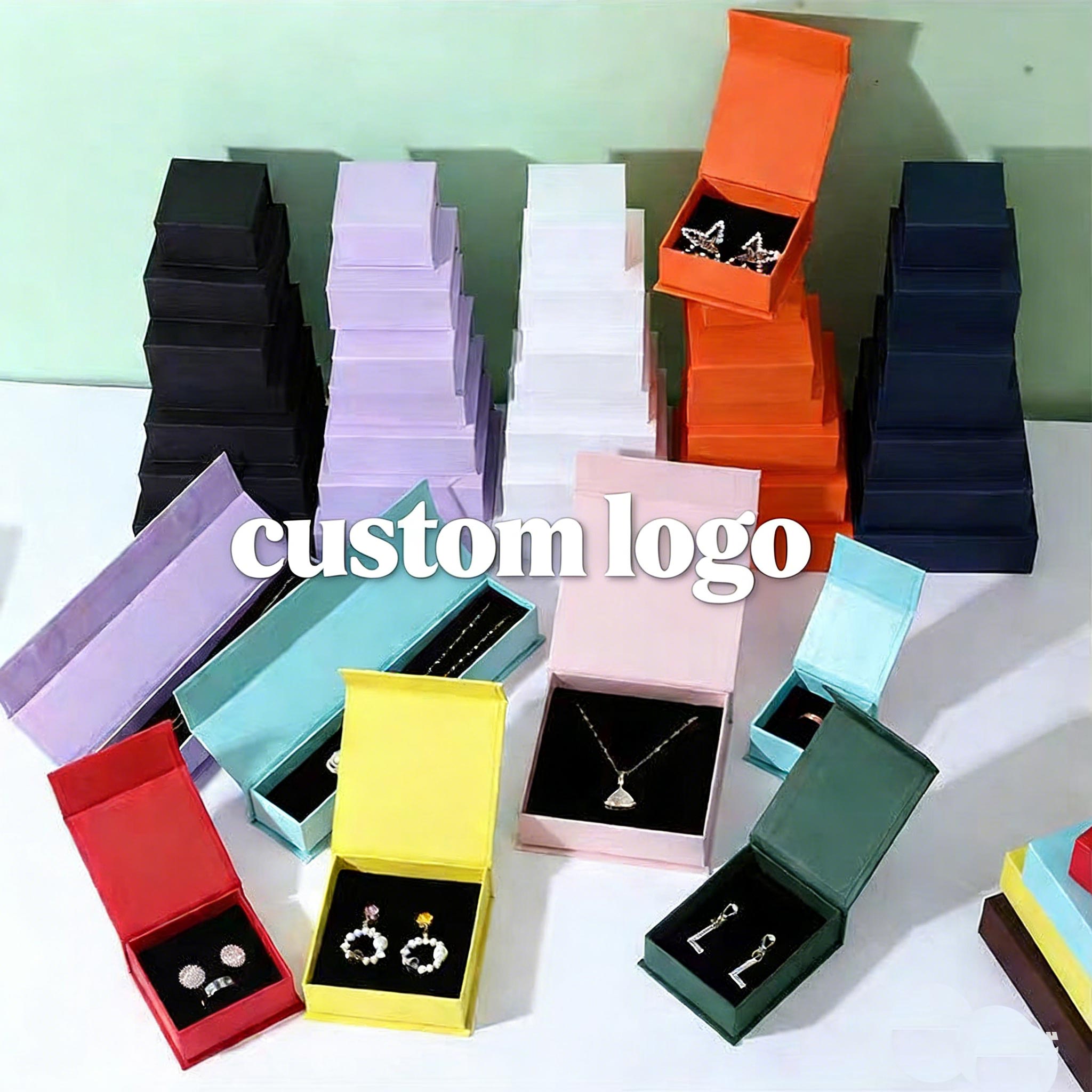 Custom Logo Gold Foil Embossed Magnetic Closure Cardboard Paper Gift Box Packaging for Cosmetic Jewelry Brand Presentation