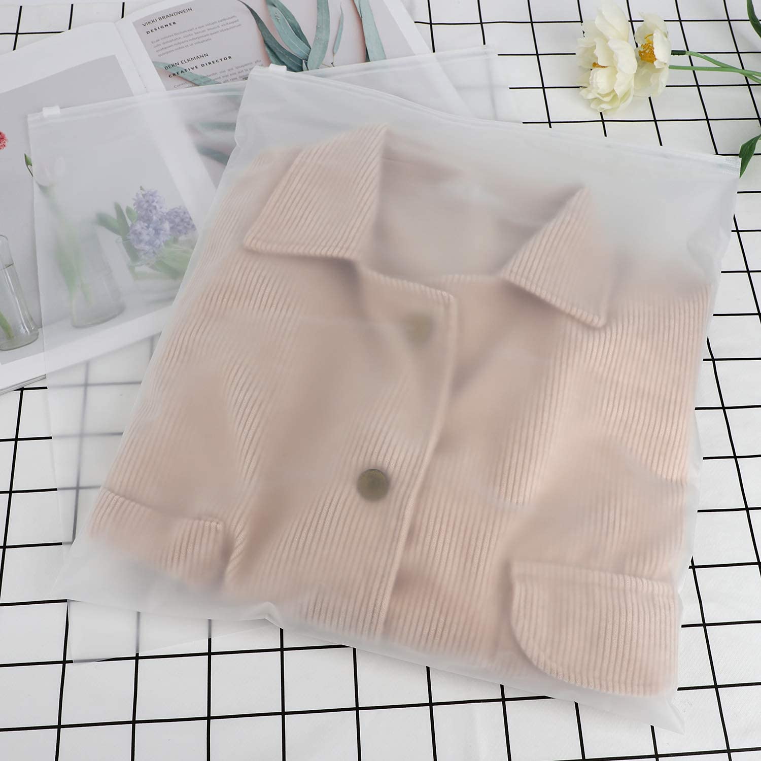 Hot Selling Matte Transparent PE Zipper Resealable Ziplock Bag for Clothes Packaging in Supermarkets and Exhibitions