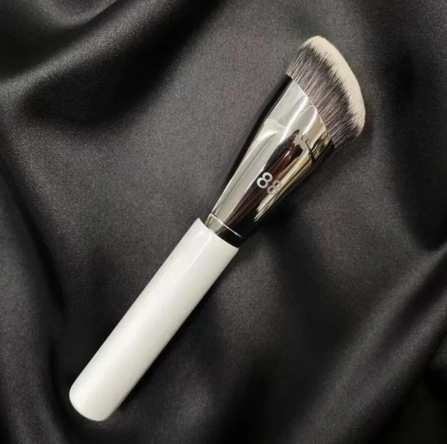 Oblique Head Contour Wool Flat Type Cosmetic Brush