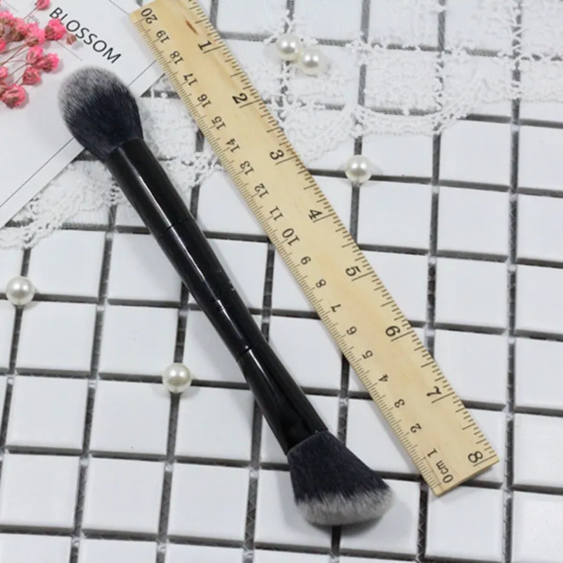Foundation Brush Detail 8
