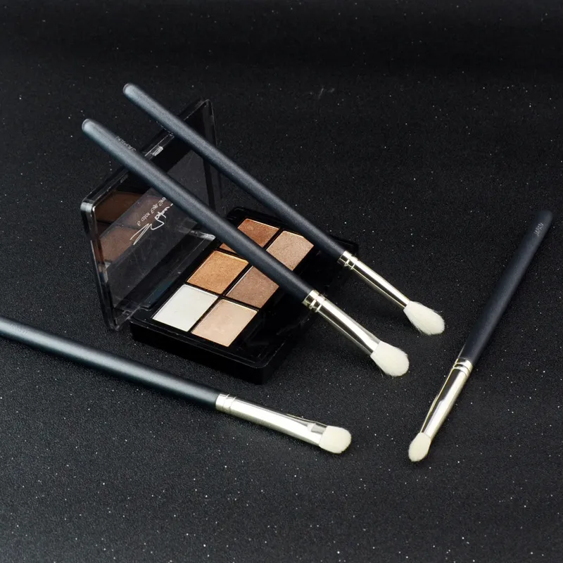 Eyeliner Brush Detail 11