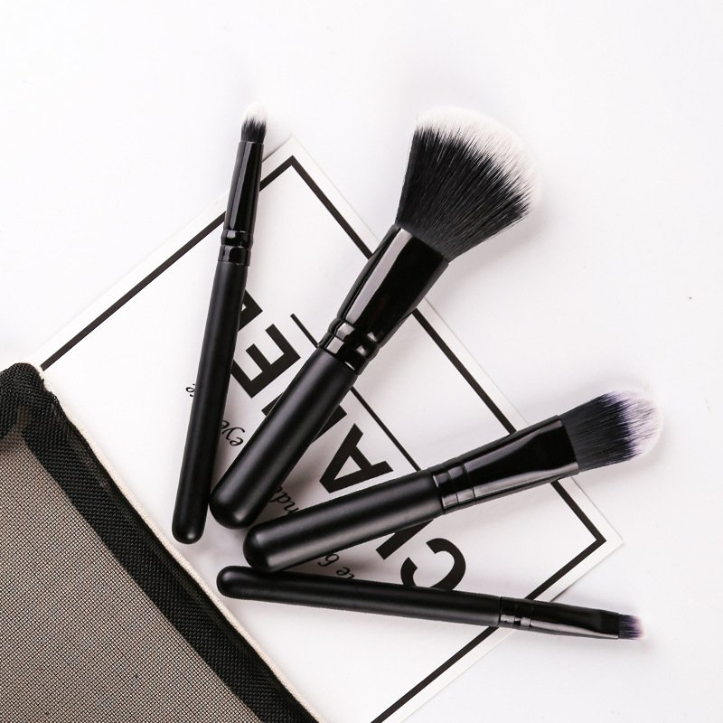 Wonderful 4-Piece Beginner-Friendly Portable Travel Short-Handle Makeup Brush Set