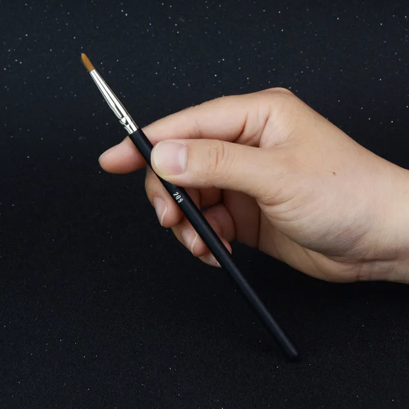 Eyeliner Brush Detail 9
