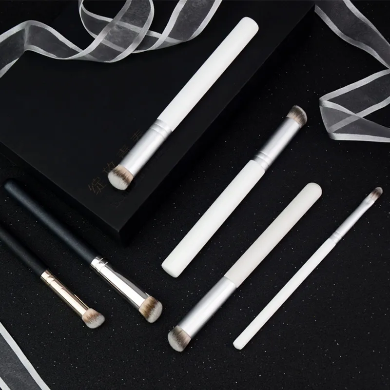 Eyeliner Brush Detail 12
