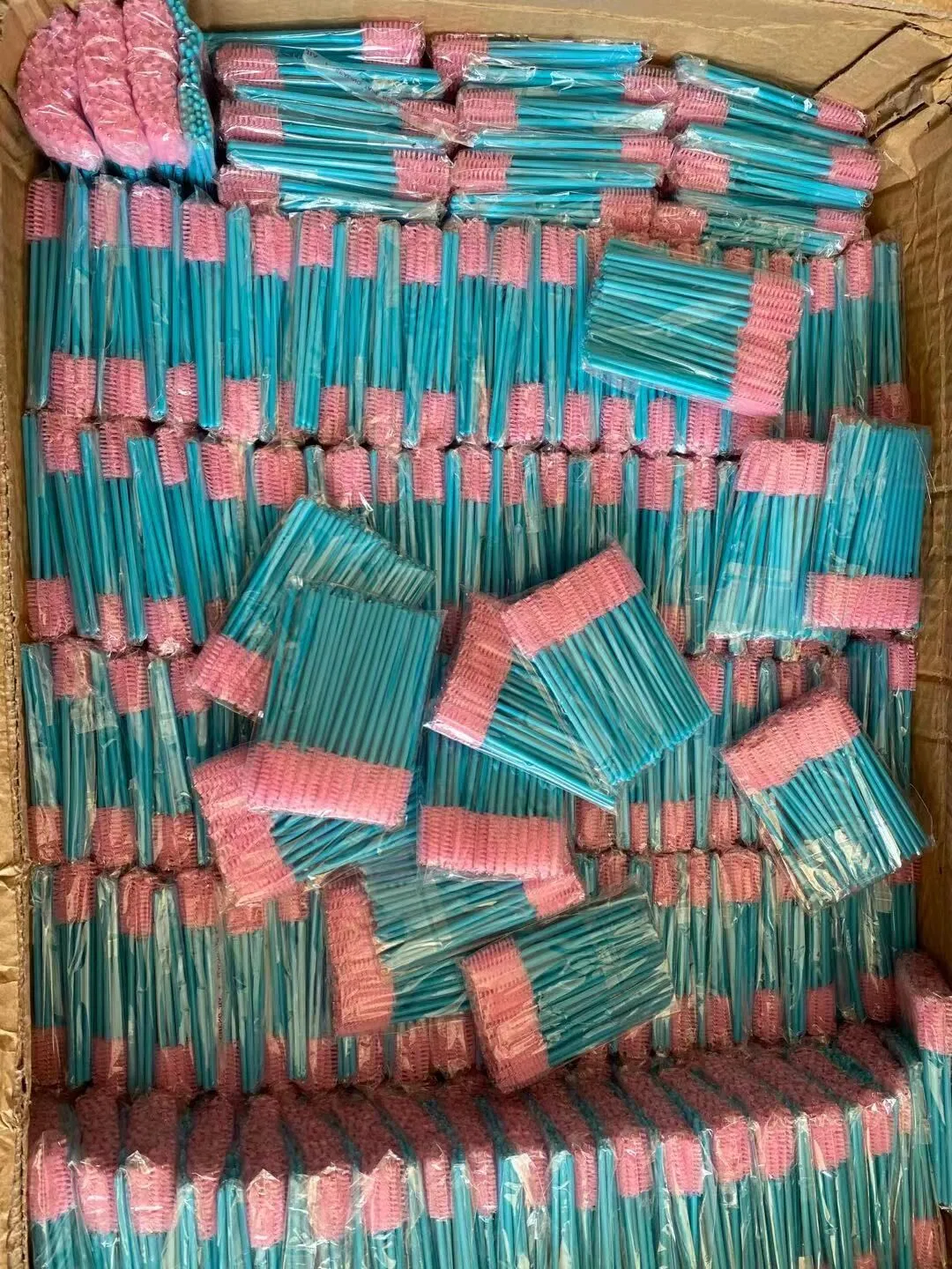 Crystal Tube Eyelash Brushes Detail 3